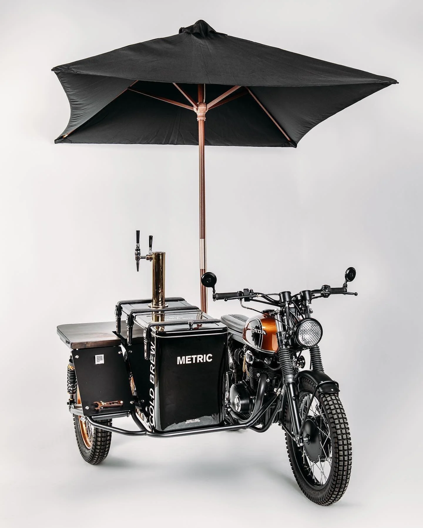I photographed this sweet little sidecar rig that @federalmoto built for @metriccoffee to dispense nitro cold brew at local events. It came out so rad. Can verify coffee is v good. #caferacersofinstagram #sidecarmotorcycle #hondacb #motography #70sst