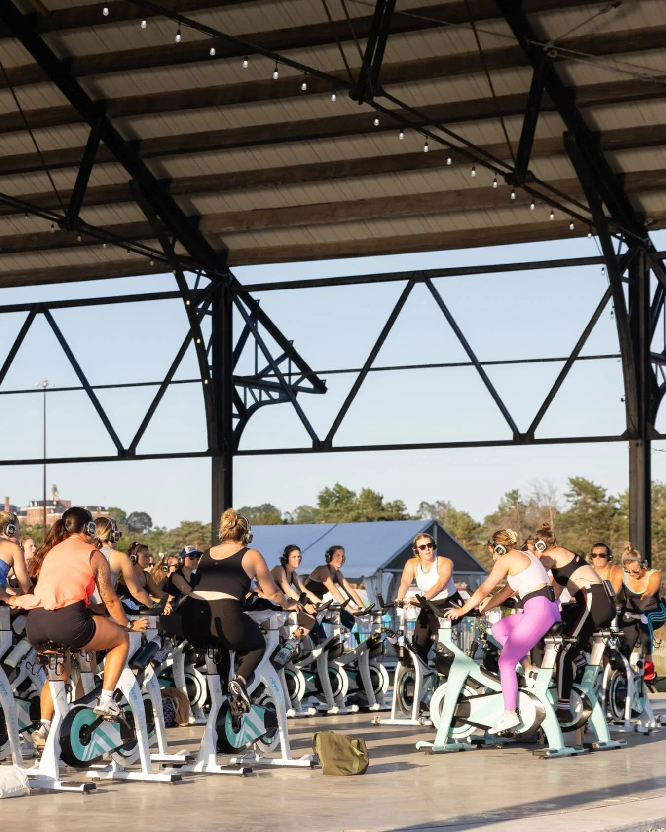 Happy Thanksgiving ✨ We&rsquo;re so grateful to move with you every day.

📸: @meredithbrockington