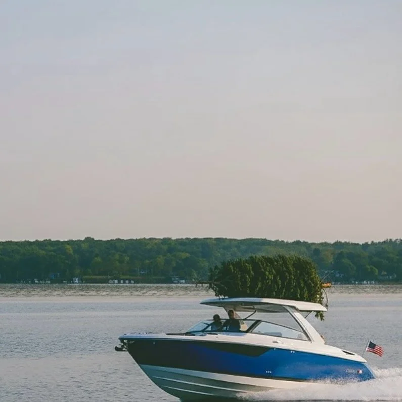 Cheers to the holidays ✨❄️ Closed tomorrow, see you Friday!

📸: @candlewoodeast