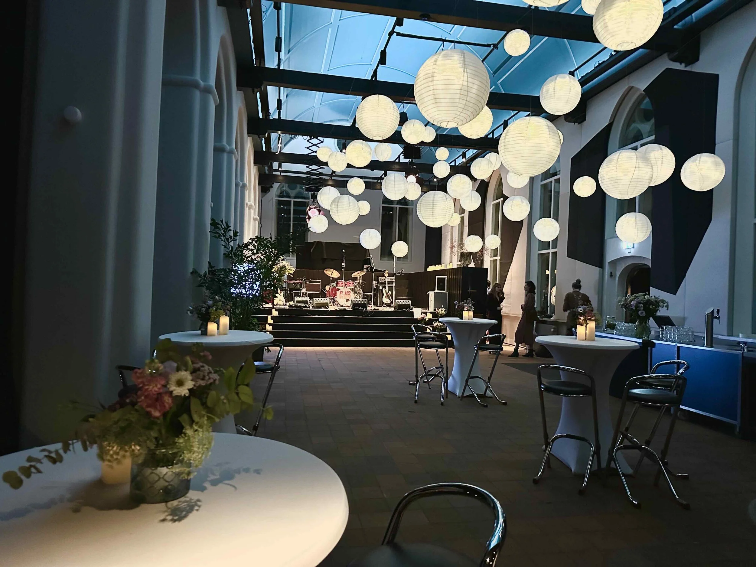 2b. Lampionnen foyer.jpeg