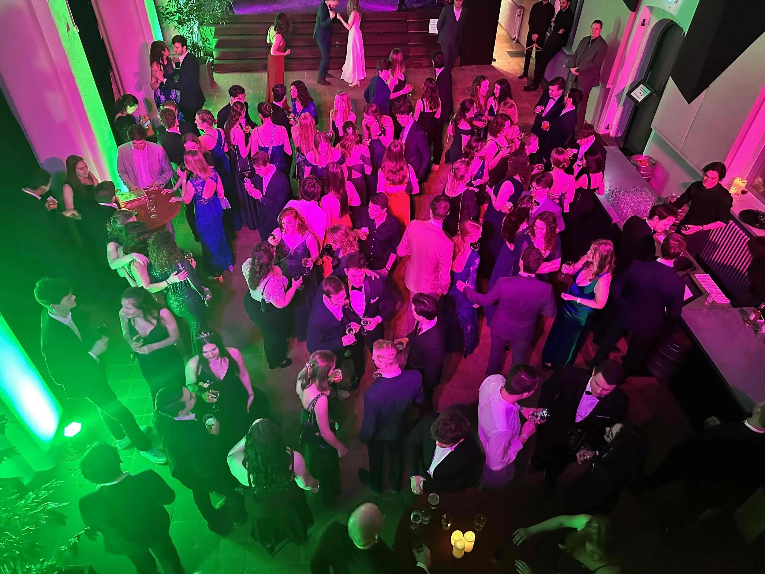 1. Kolommen verlicht in foyer .jpg