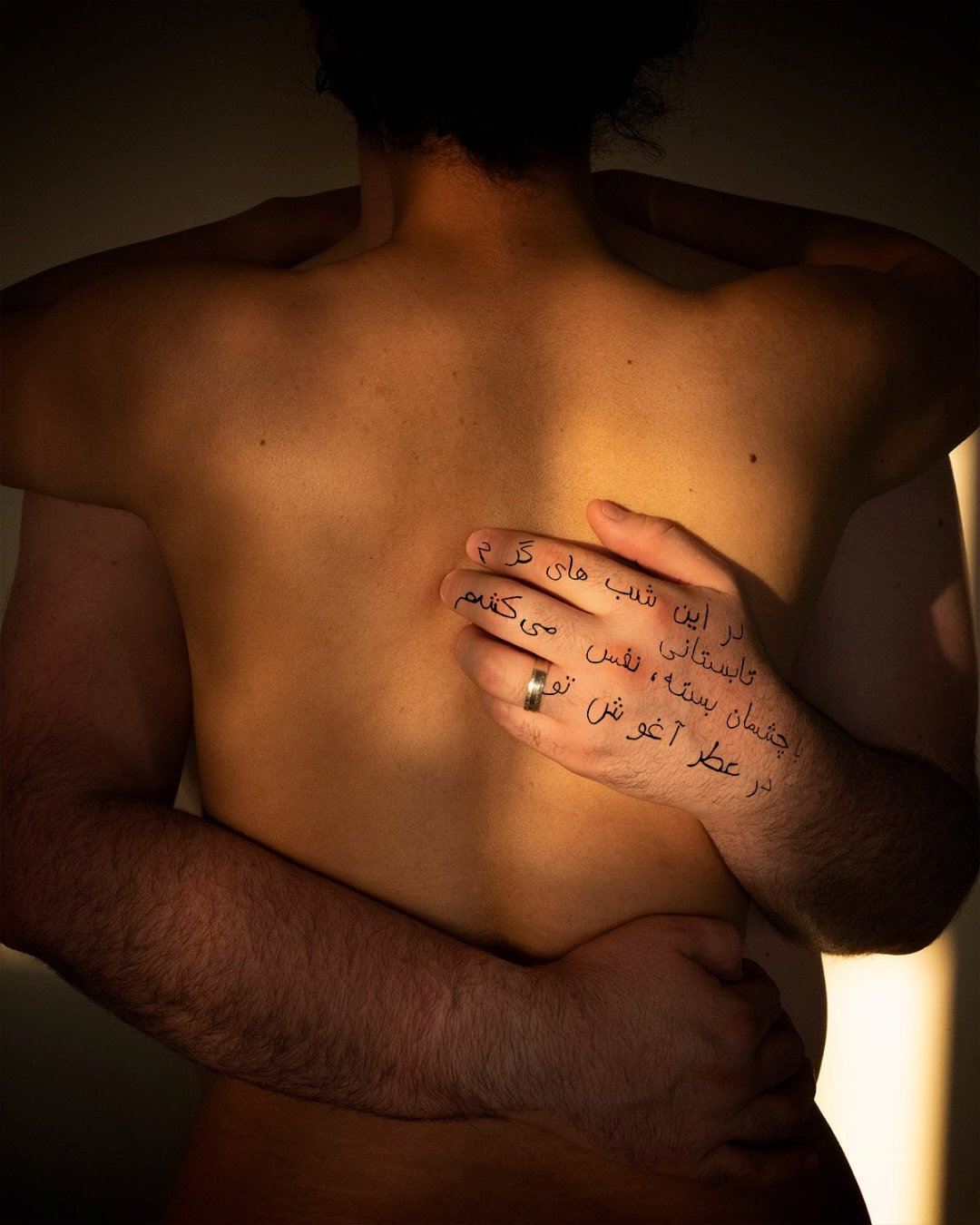 📷 lightvisions Exhibit
&ldquo;Warmth&rdquo; by Seth Cook @s.adam cook

Light pours over skin like memory &mdash; two bodies woven into one moment, tenderness held together by touch and ink.

🖤 Our new call for entry is open: Black &amp; White : The