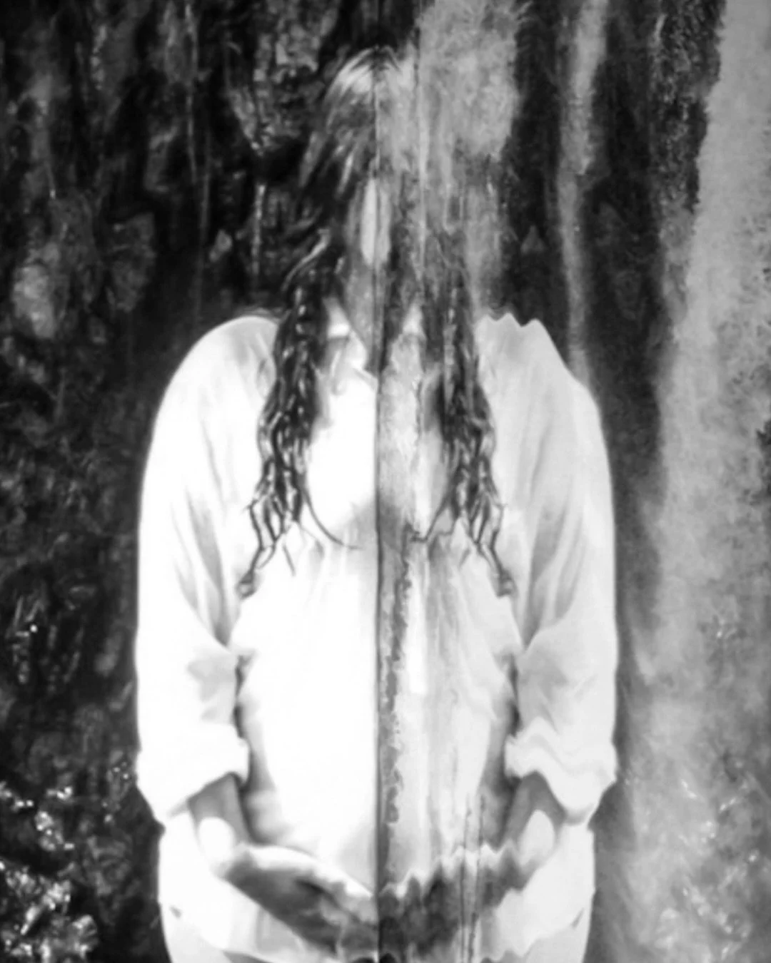 📷 lightvisions Exhibit
&ldquo;Parallel Dimension&rdquo; by Shiela Mahaney @ak_shiela_mahaney 

A figure split by light and veil &mdash; one self dissolving into another, like memory sliding between realities.

🖤 Our new call for entry is open: Blac