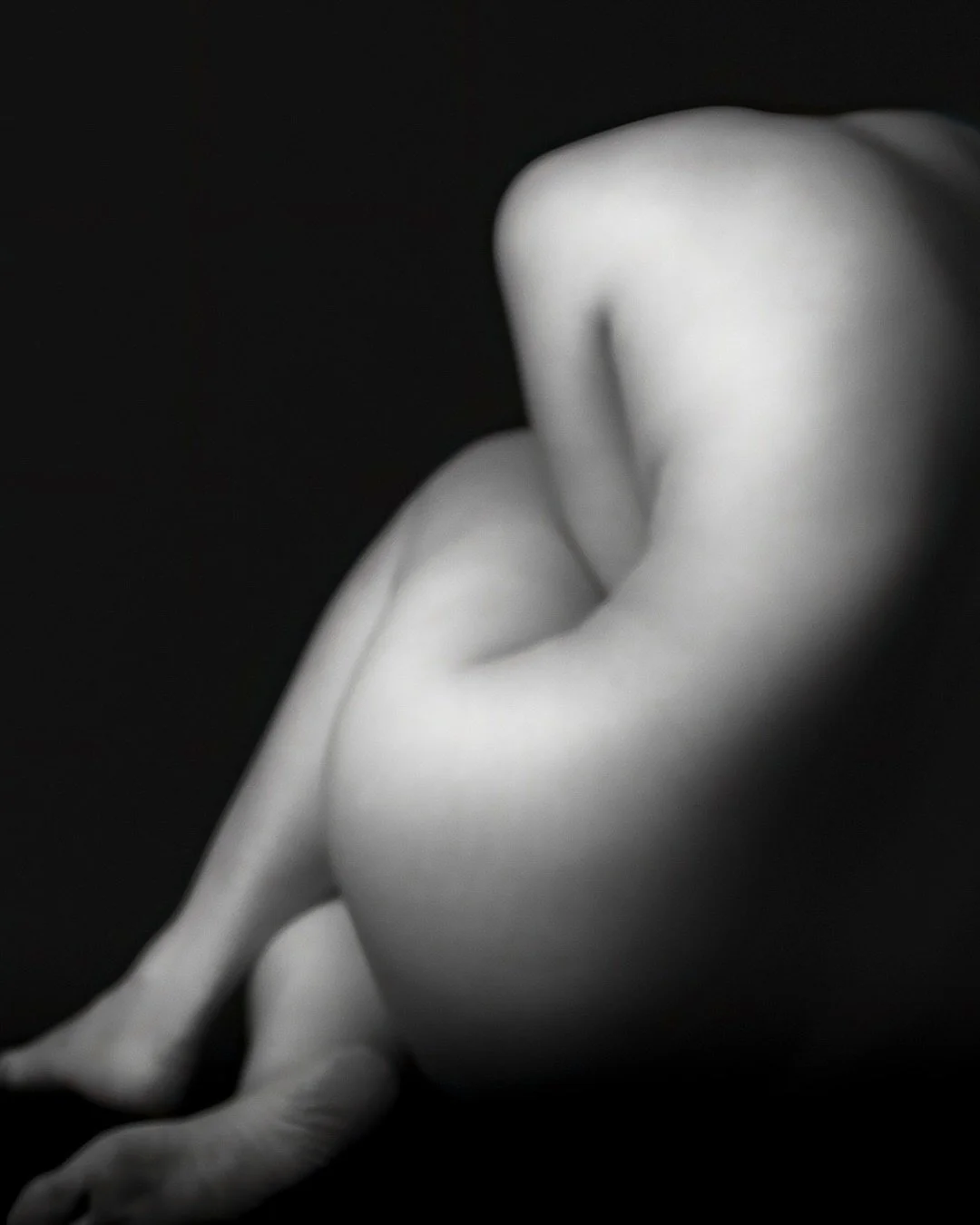 📷 La Femme! Framing the Feminine Exhibit
&ldquo;Goodbye&rdquo; by Hal Kahn

A body folded into light and shadow &mdash; a quiet farewell shaped in curves and silence, where form becomes emotion without a single word.

🖤 Our new call for entry is op