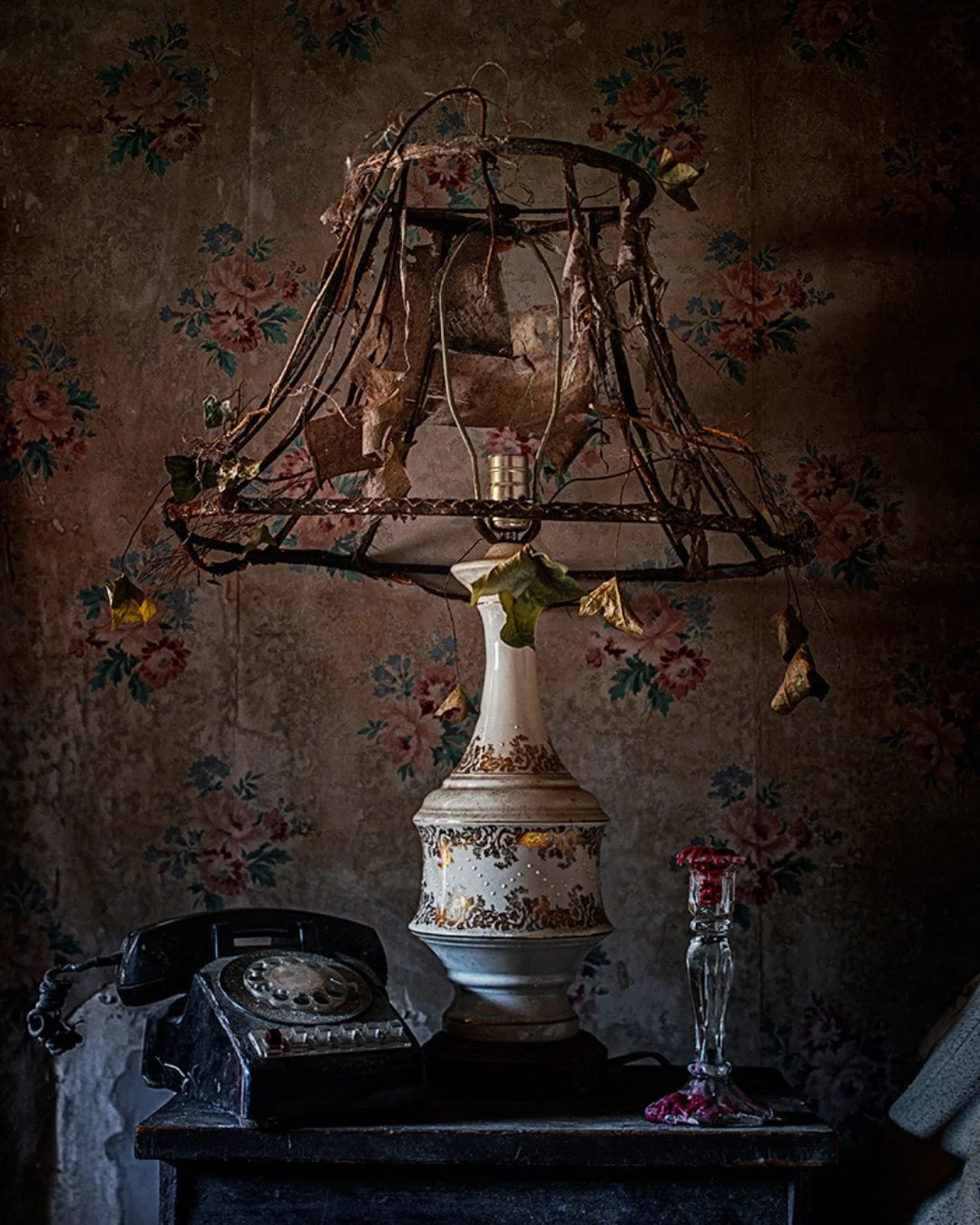 📷 Memory in Moment Exhibit
&ldquo;Waiting On A Call From You&rdquo; by Paul Mele @paulmelephotography 

A room suspended in time &mdash; wilted leaves, a silent phone, and the quiet ache of expectation, where absence speaks louder than sound.

🖤 Ou