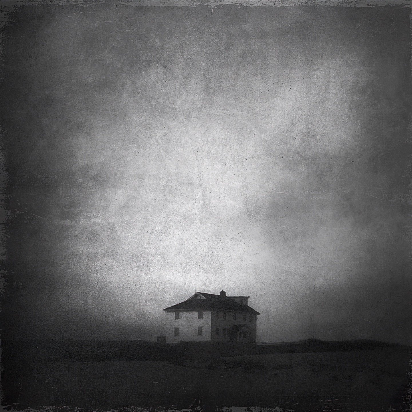 📷 B&amp;W: The Poetry of Light &amp; Shadow
&ldquo;Sea Captain&rsquo;s House&rdquo; by Leland Smith @lelandsmithphotography 

A solitary structure emerges from mist &mdash; memory suspended between presence and disappearance. The landscape dissolves