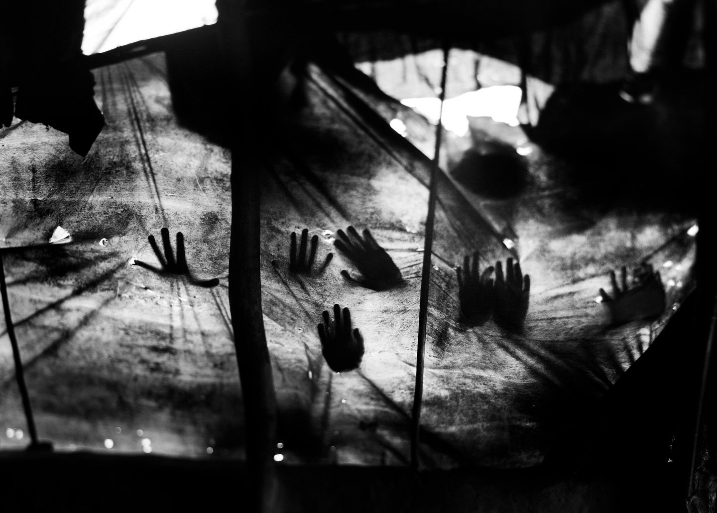 📷 The Poetry of Light &amp; Shadow
&ldquo;Citizens of Despair&rdquo; by Avier Arcenillas

Hands press against a fragile barrier &mdash; visible, yet unreachable. Light filters through thin material, revealing silhouettes suspended between presence a