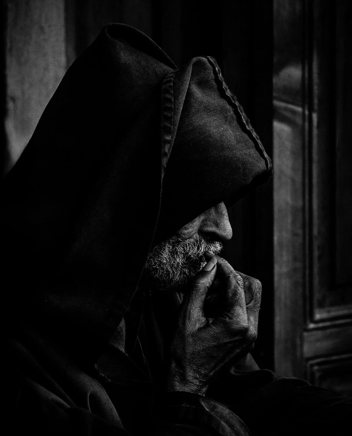 📷 B&amp;W: The Poetry of Light &amp; Shadow
&ldquo;Thoughts of the Past, Marrakech&rdquo; by Steve Sorensen (@earthreflected)

A hooded figure sits in quiet contemplation, his face partially revealed by a narrow beam of light. The deep shadows and t