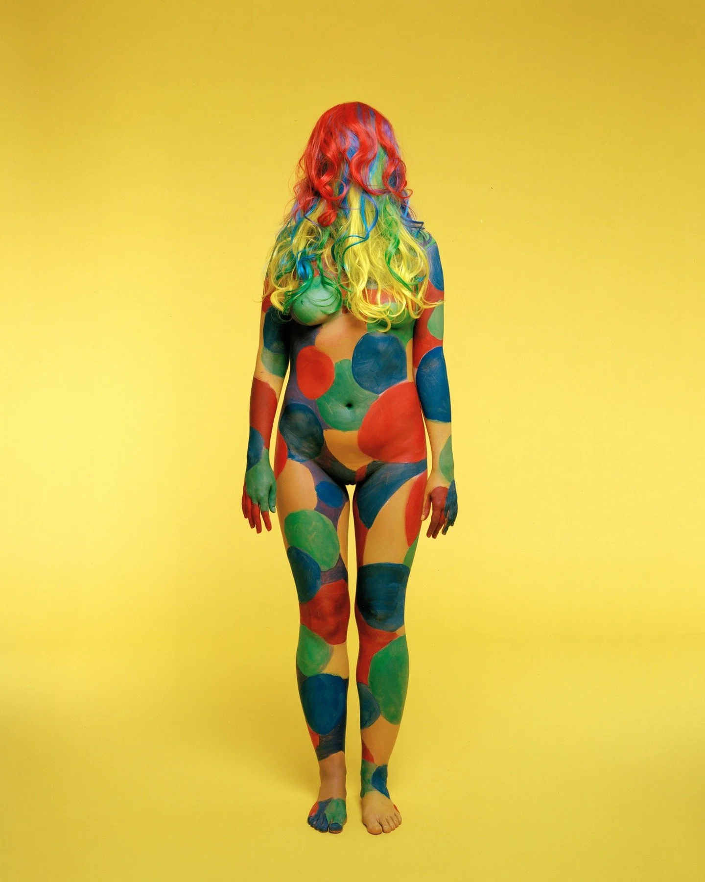 📷 Inspiring Photographer Grant
&ldquo;Womaneroes #5&rdquo; by Eliska Sky (@eliskasky)

Color becomes identity.
The body becomes canvas.

👉 Discover more from her work. Link in bio.

🖤 Thank you to everyone who submitted to The Human Portrait.

#Ph