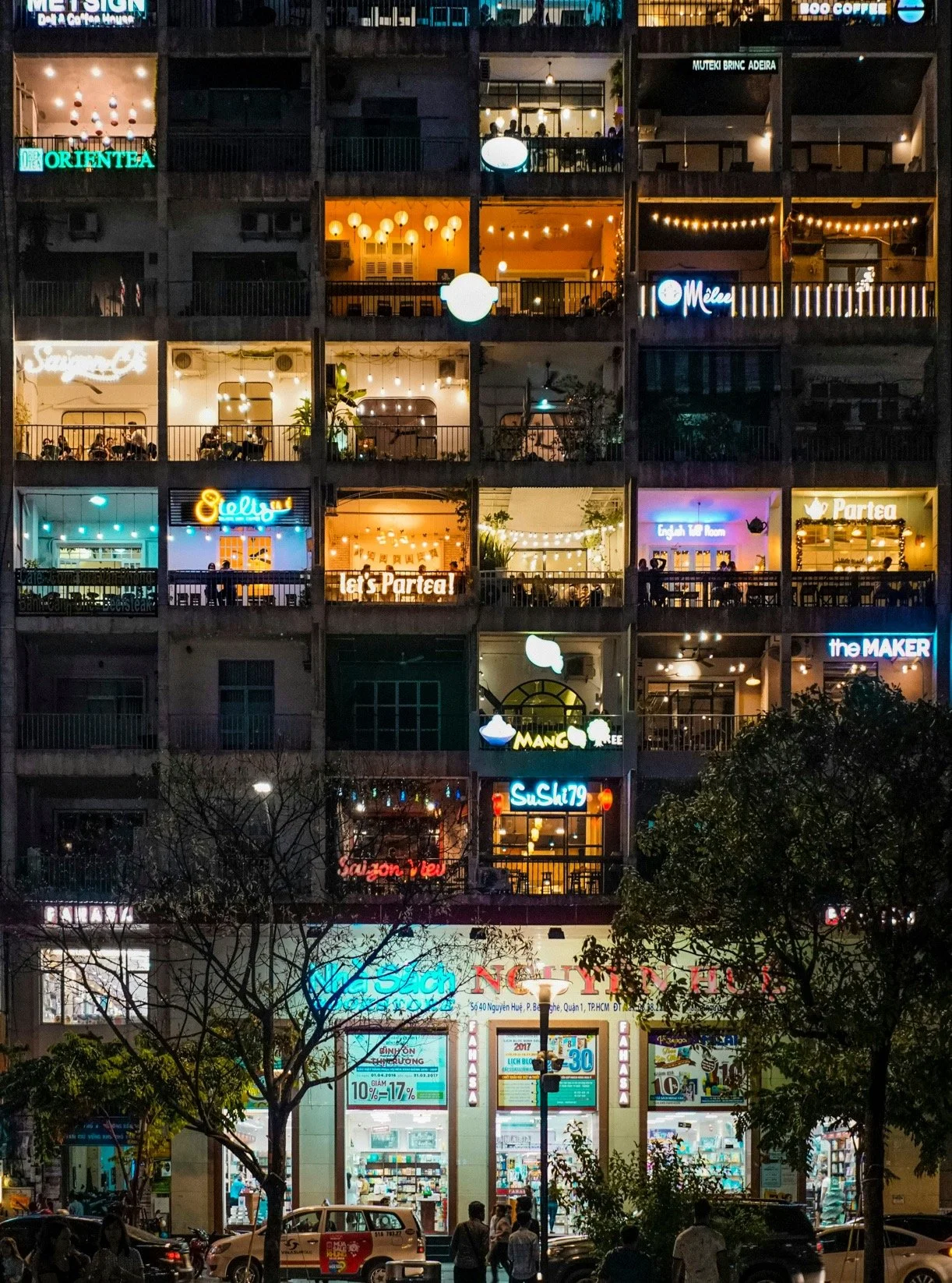 📷 Photo by Ruslan Bardash

Windows lit like stories.
Each frame a different rhythm, a different night unfolding.
Alone together, stacked in light and color.

✨ Our next call is open: Street Rhythms
Movement. Energy. Life in motion.

💰 $1,000 in cas