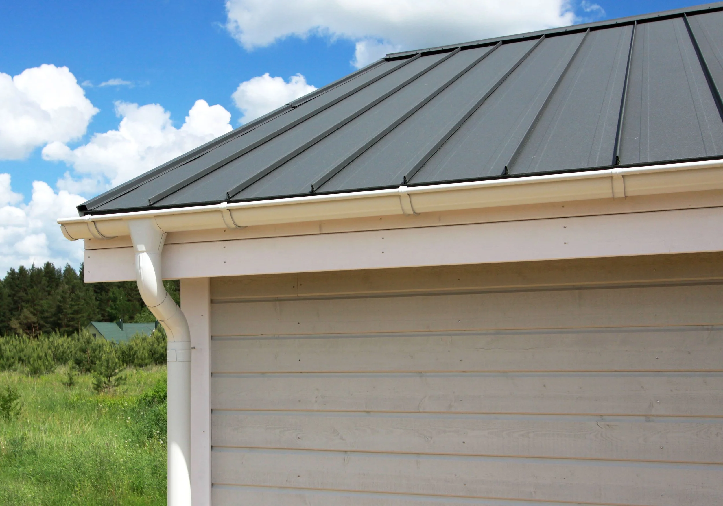 Energy-Efficient Metal Roofs: Saving Money While Staying Comfortable