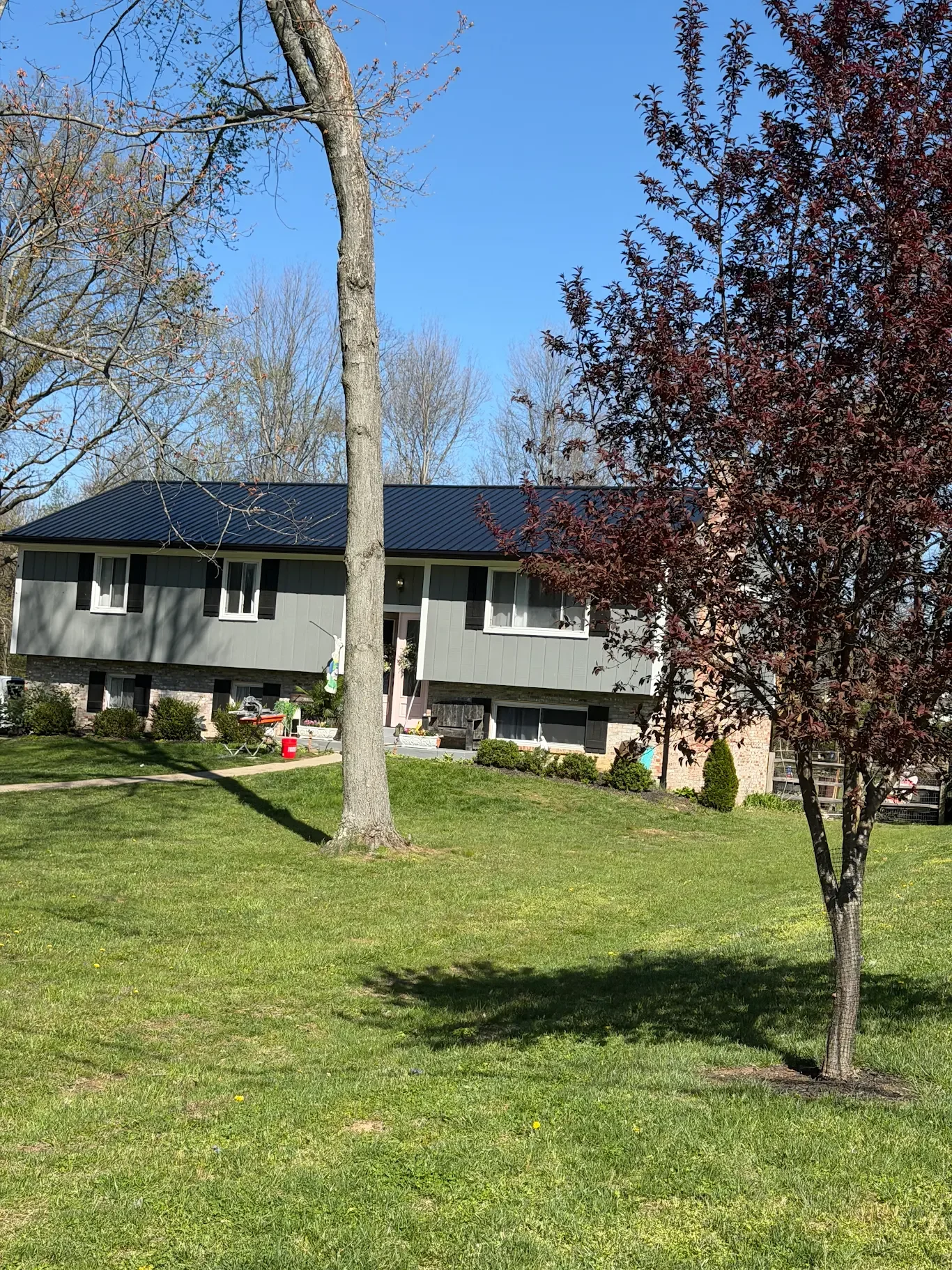A street view of a customer's home after they had Riegler Contracting install a metal roof.