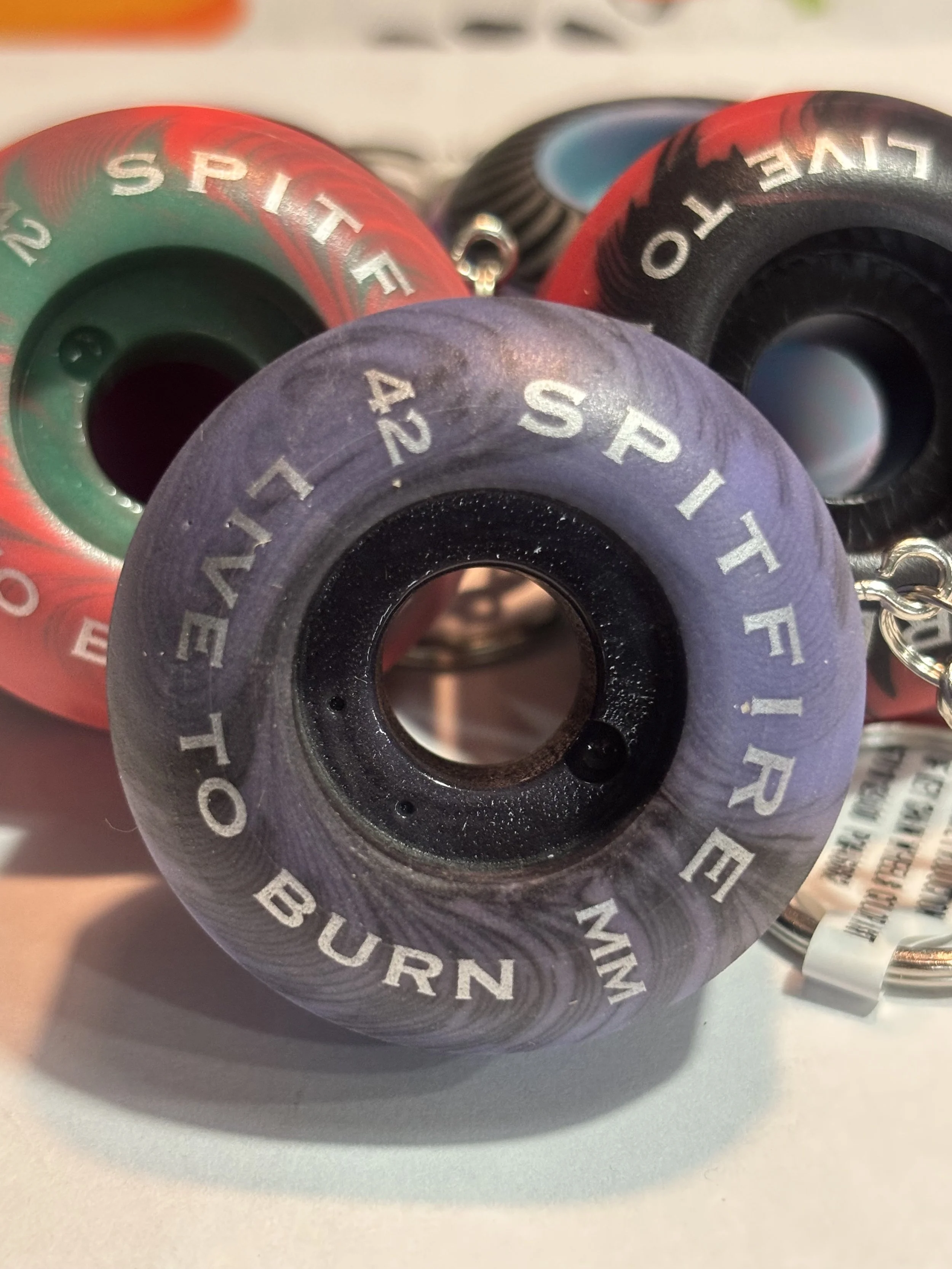 SPITFIRE SWIRL ASSORTED KEYCHAINS PURPLE/BLACK