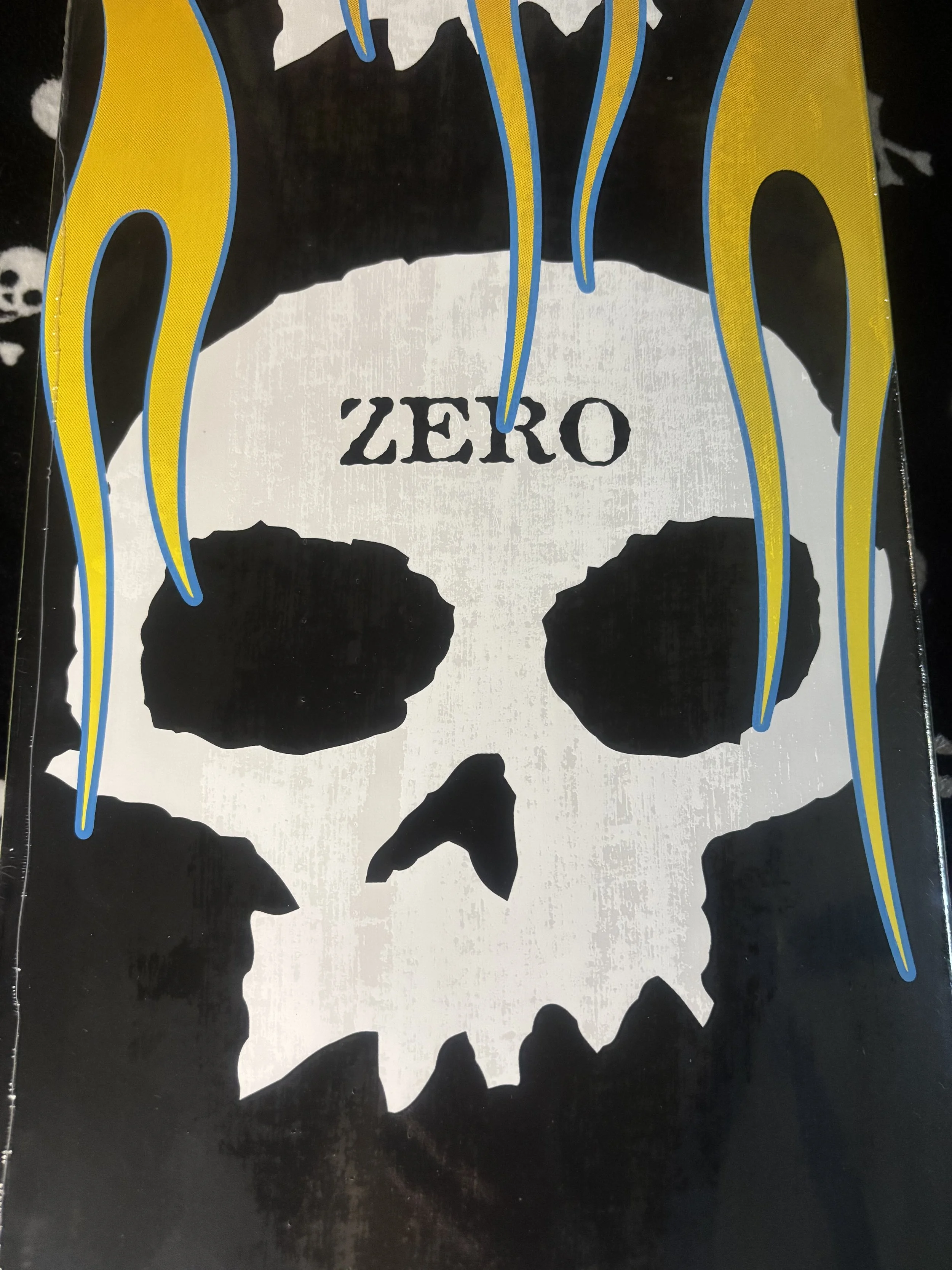 ZERO~ 3 SKULL FLAMES SKATEBOARD DECK