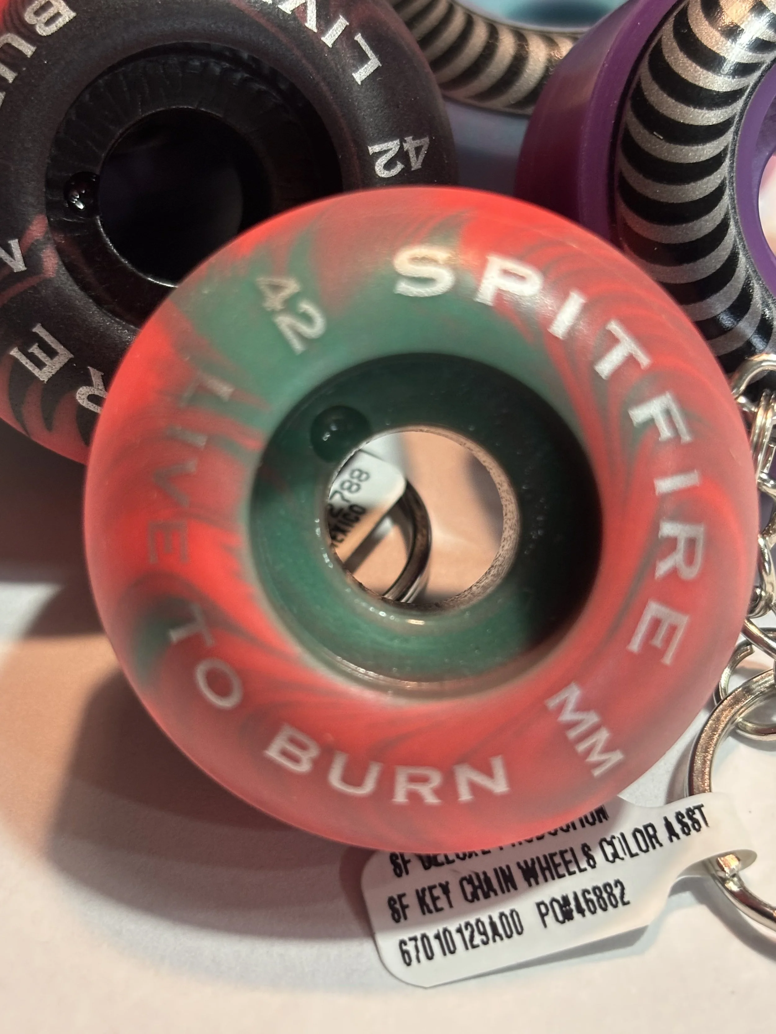 SPITFIRE SWIRL ASSORTED KEYCHAINS RED/GREEN