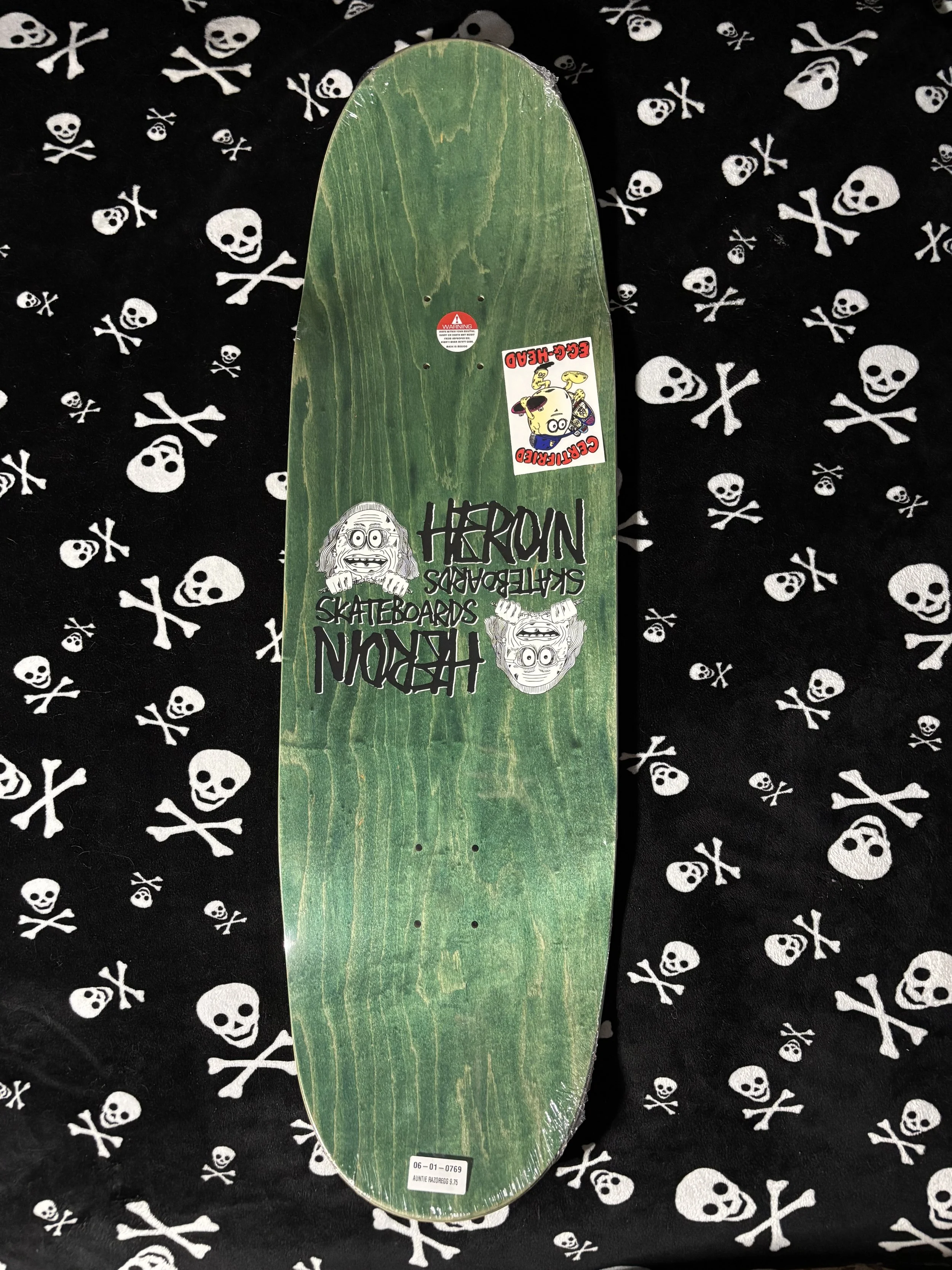 HEROIN~ AUNTIE RAZOREGG SKATEBOARD DECK
