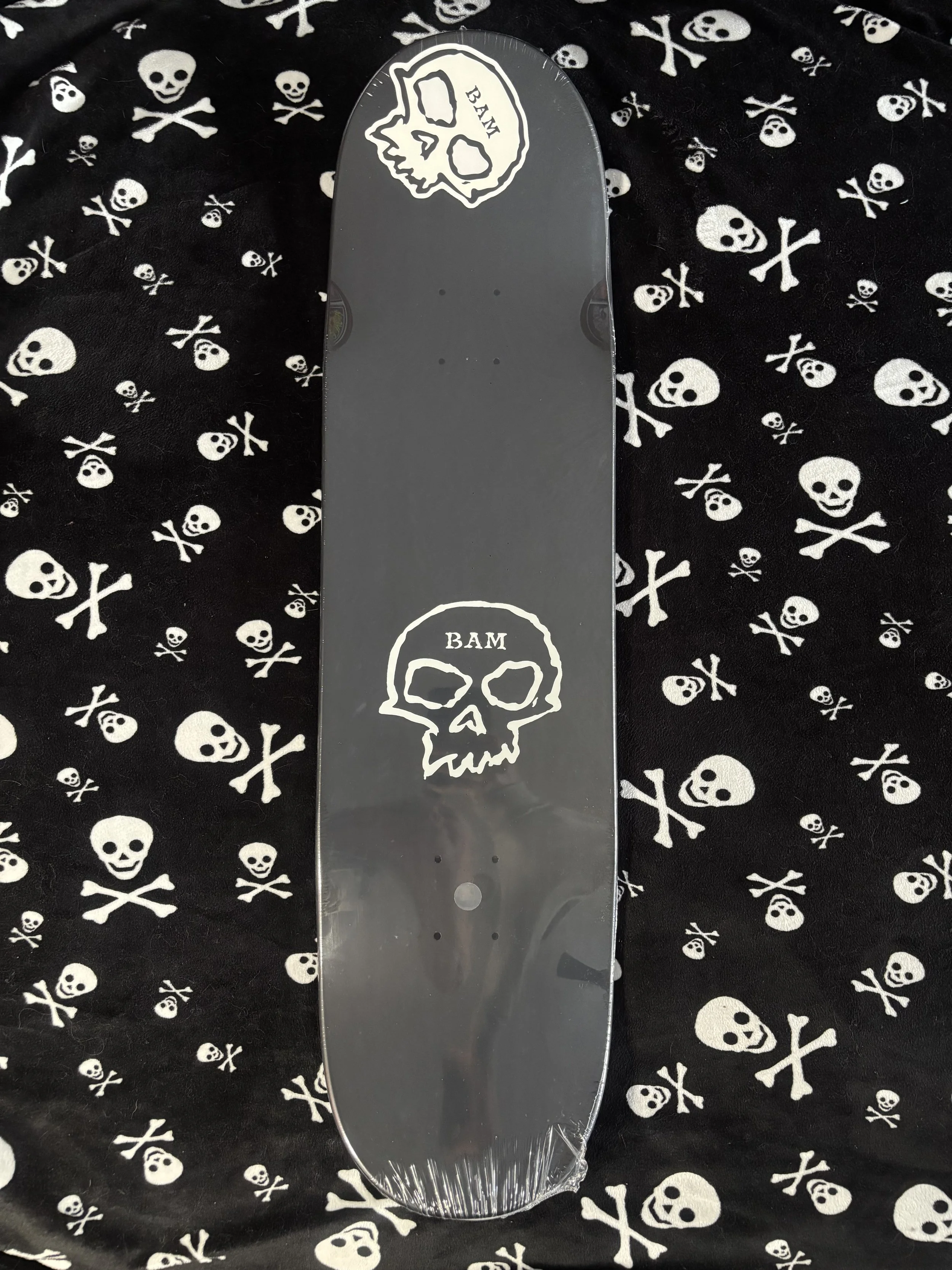 ZERO~ BAM SINGLE SKULL BLACK / WHITE SKATEBOARD DECK