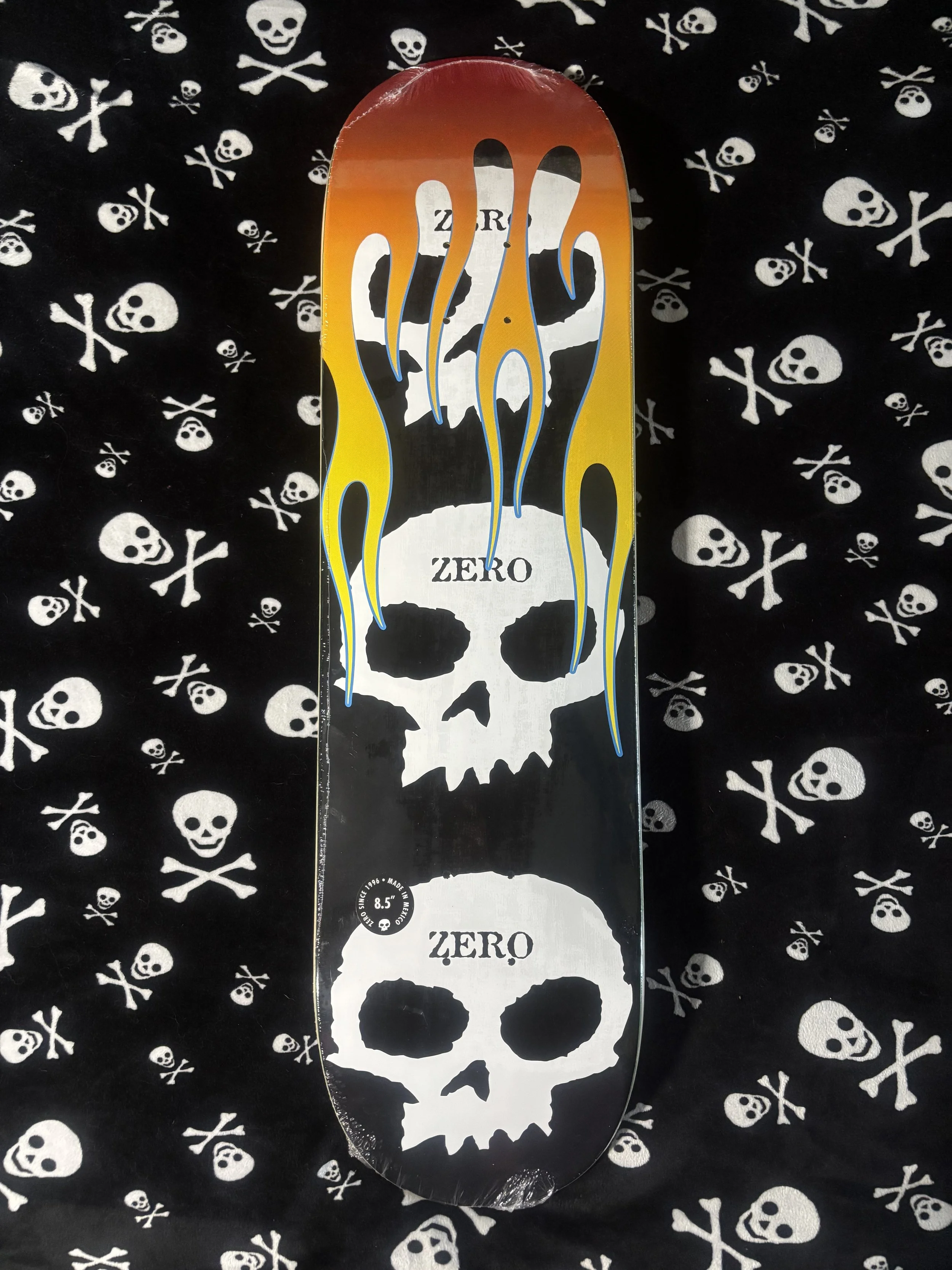 ZERO~ 3 SKULL FLAMES SKATEBOARD DECK 8.5