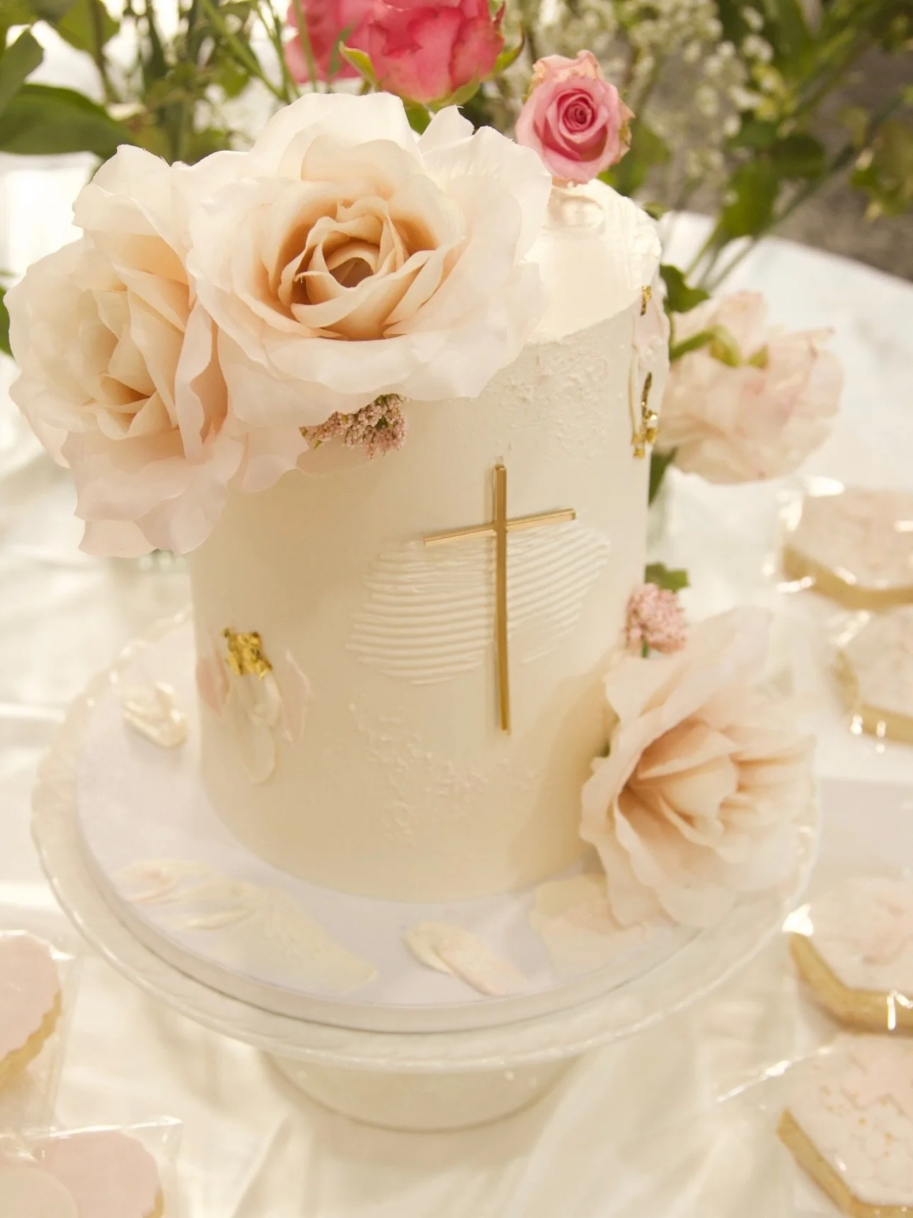 Happy Sunday π€ 
Thank you to my longtime client @_kingkola for sharing these beautiful shots of Xina’s christening cake π