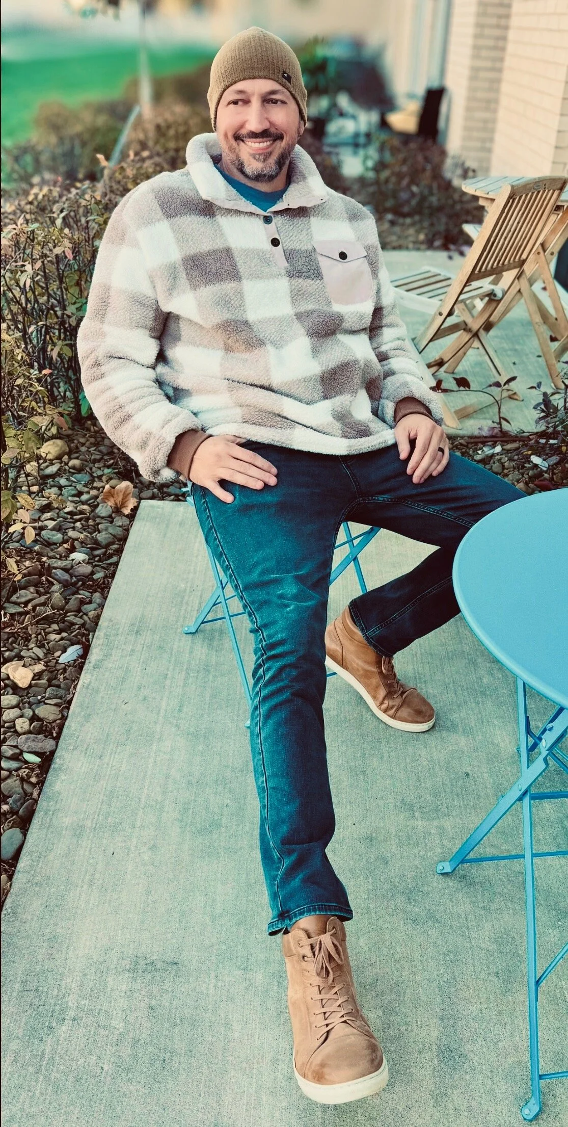 ABOUT AARON — Aaron Arivett