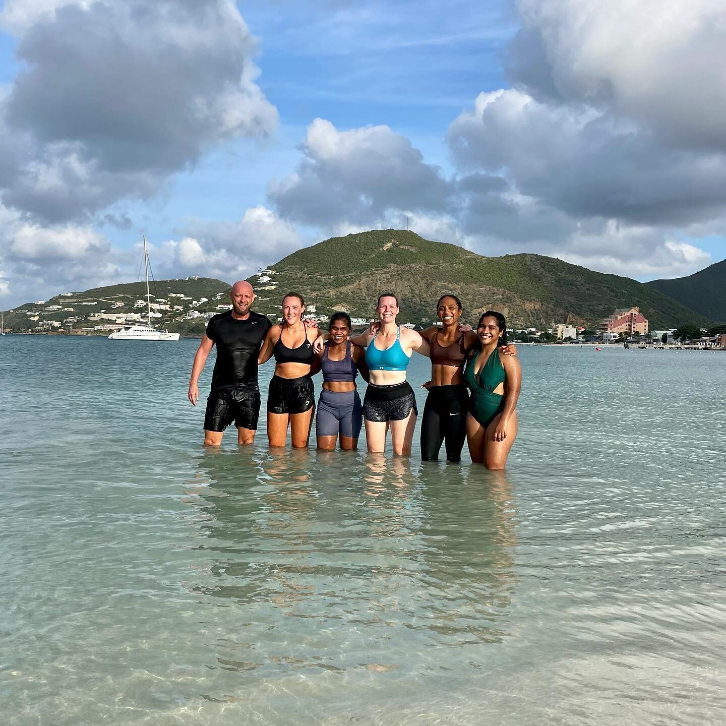 Six AM Sweat Sesh on the Shore🏝️

#ForgeFitnessSXM #BeachBurn #SXMFitness #beachwod