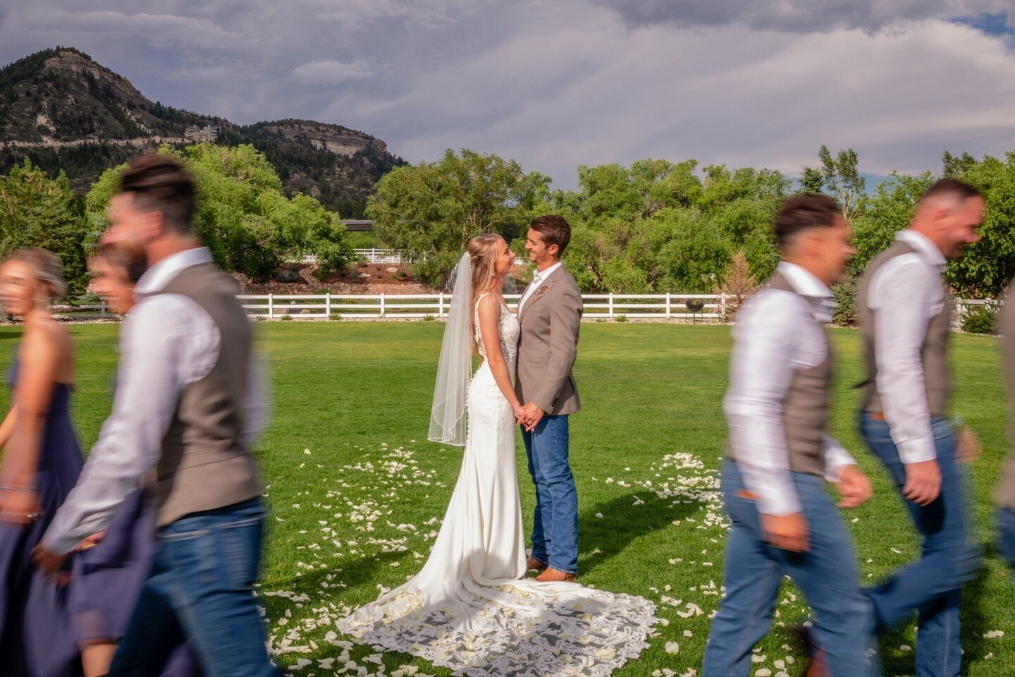 One from 2022. Such a beautiful day with this couple @crookedwillowevents