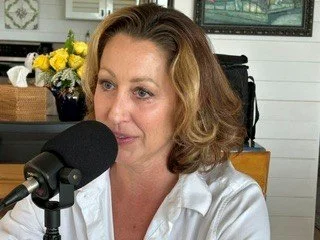 [Season 4 - Episode 64] Maureen Botti Eschbach - All of Us Are Better, Happier and More Fun When We Love What We’re Wearing. Trust Us. It’s Fact.