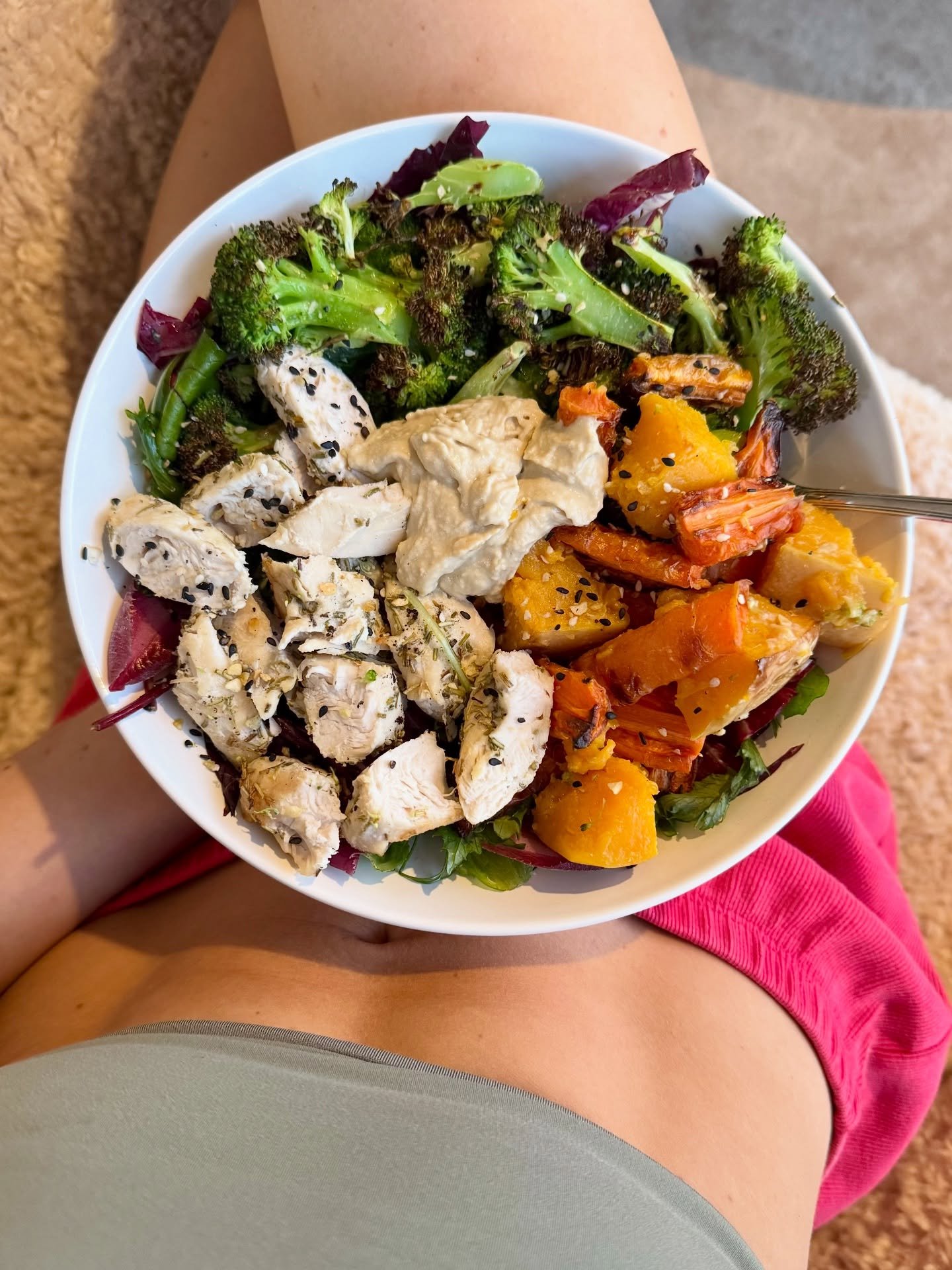 In my air fryer chicken veggie bowl era &ndash; big time 😂

I always make double too, to build an easy lunch or dinner the next day ✅

As anticipated&hellip; my brand new, toxic-free air fryer that I opened 2 weeks ago has changed my LIFE 🤩

It mak