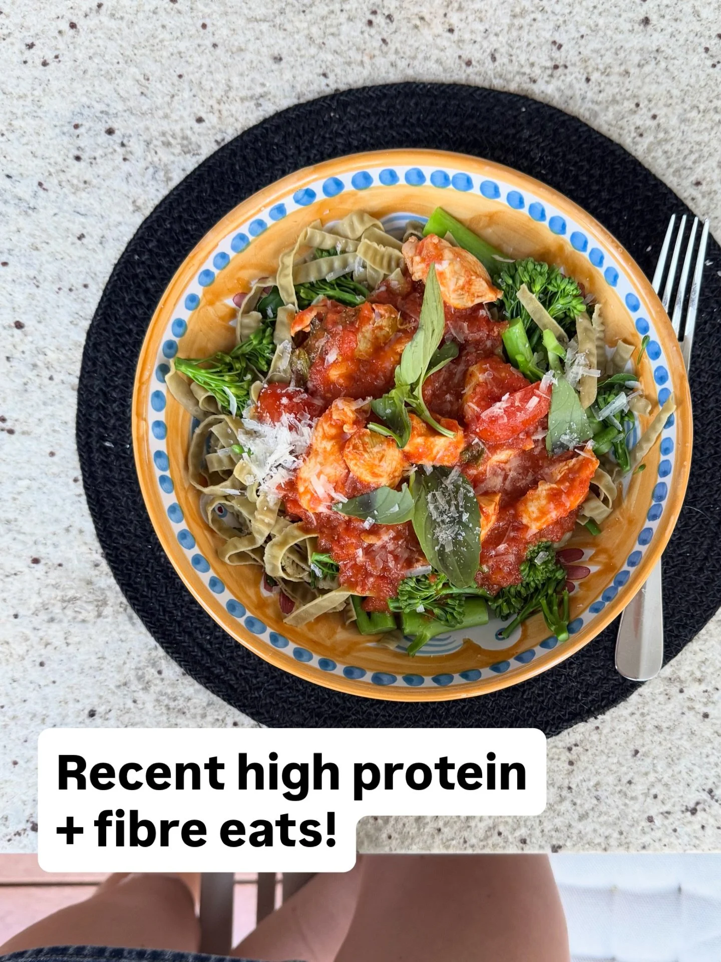 Recent eats from the holidays and my first week back in routine 👀

The way I eat doesn&rsquo;t really change &ndash; just a few more meals out. And during those times, I always lean on the Dining Out Guide inside the 3 Week Body Reset.

Because stic