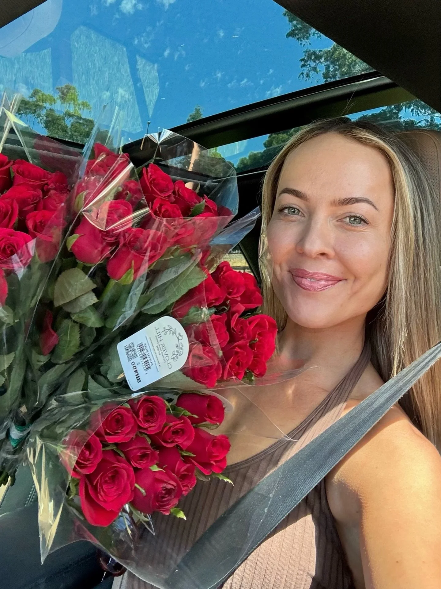 A few of my favourite wholesome moments captured in March ❤️

I cherish and romanticise these moments so much in the time I spend off the computer - time with the people I love most, taking in the beauty of the sunrise &amp; sunset, getting lost in a