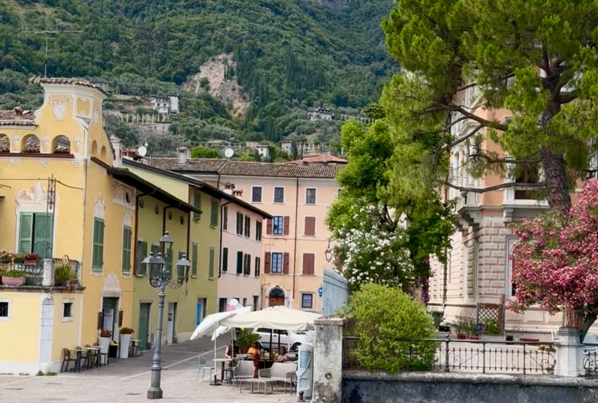 Lakeside town in Italy with text overlay introducing the habits that keep Italians leaner