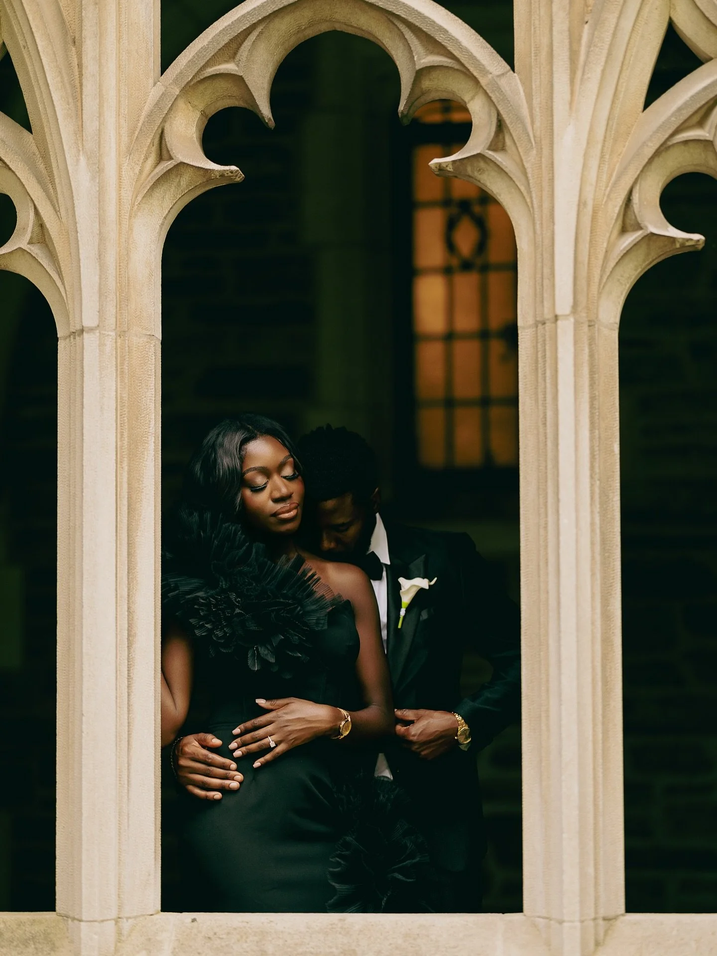 Love, framed with timeless elegance. 🤎

#engagement #weddingphotographers #timelessphotography #newjerseyweddingphotographer #munaluchibride #vogue #essence #canonusa #engagementinspiration