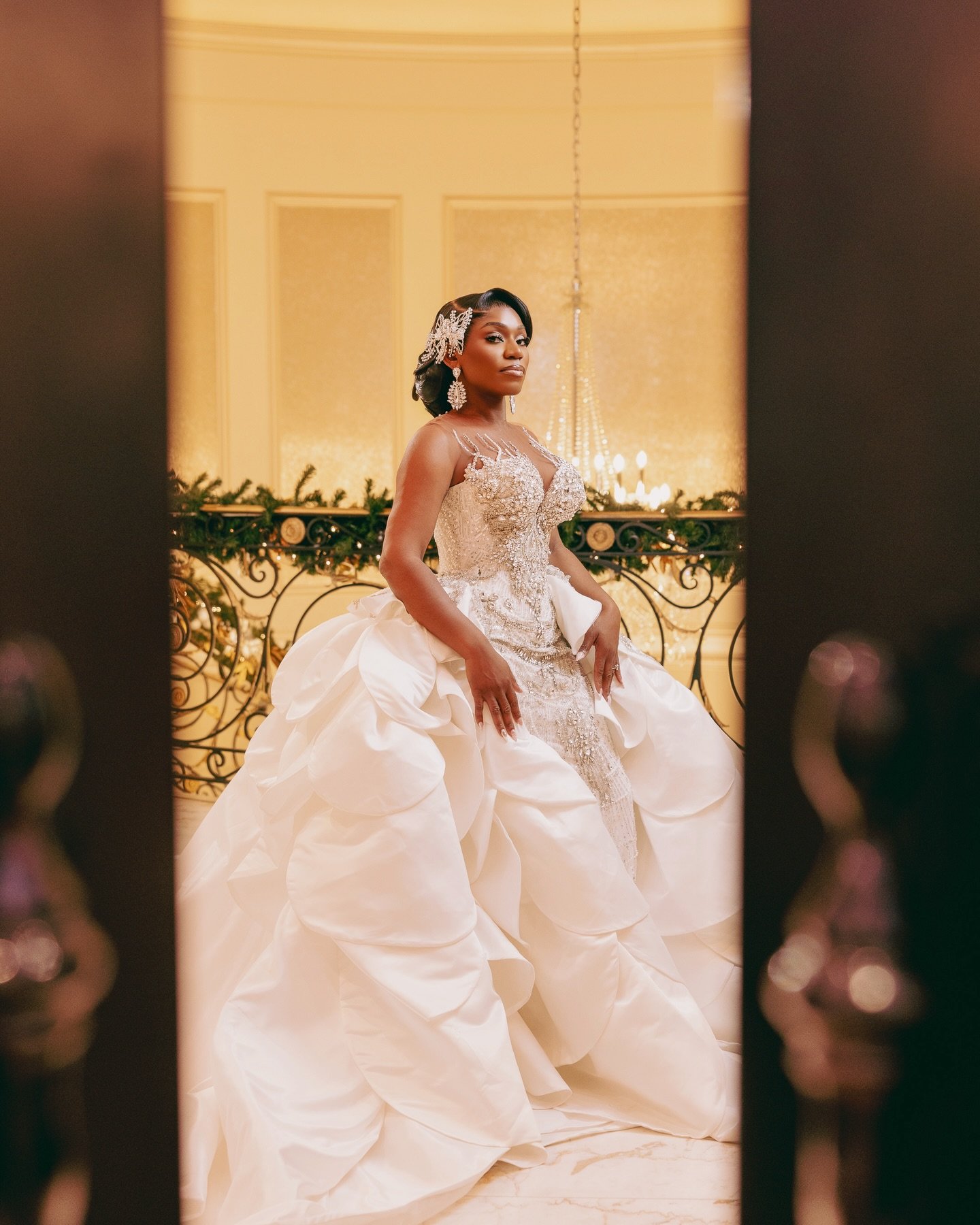 Elegance, grace, and everything in between 🤎

Bride: @empress_tina_ 
Photgrapher: @saul.production 
Videographer: @blaincaptures 
Bride MUA: @beautyby_bene 
Bride hair: @glambykeisha_ 
Bride dress: @matopeda.atelier 
Bride shoes: @badgleymischka 
Fl