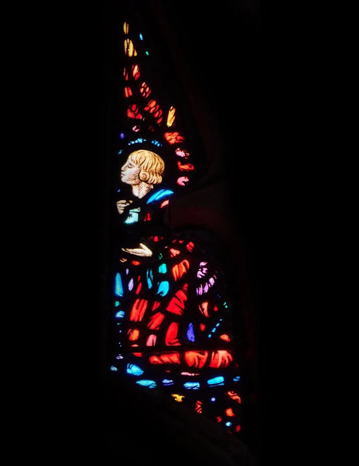 Tracery Glass 10 (Dagger) Worshiper