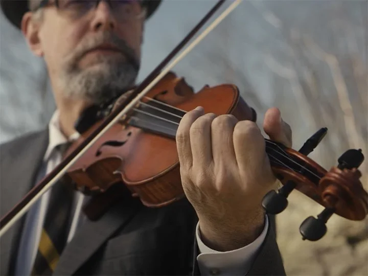 fiddle at blue ridge mountains wedding