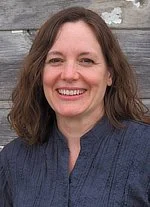 headshot of heather robson, digital copywriter