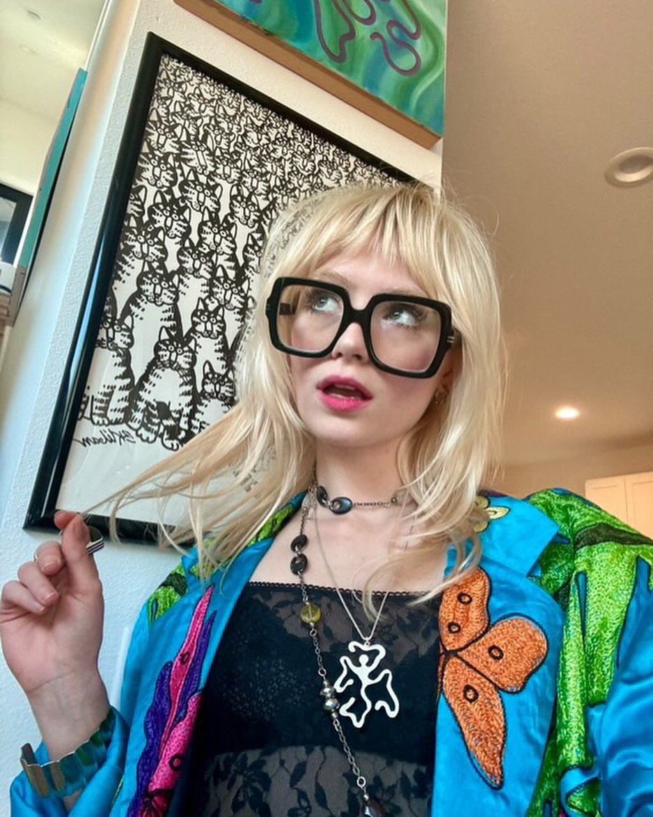 The cutest (and most talented) @kaysgroovyhair in her custom squiggly guy design that I made into a necklace for her 🥰 

Want custom jewelry? I LOVE trading for art, handmade goods, tattoos, and more - just shoot me a DM or email: kimberlyflorjewelr