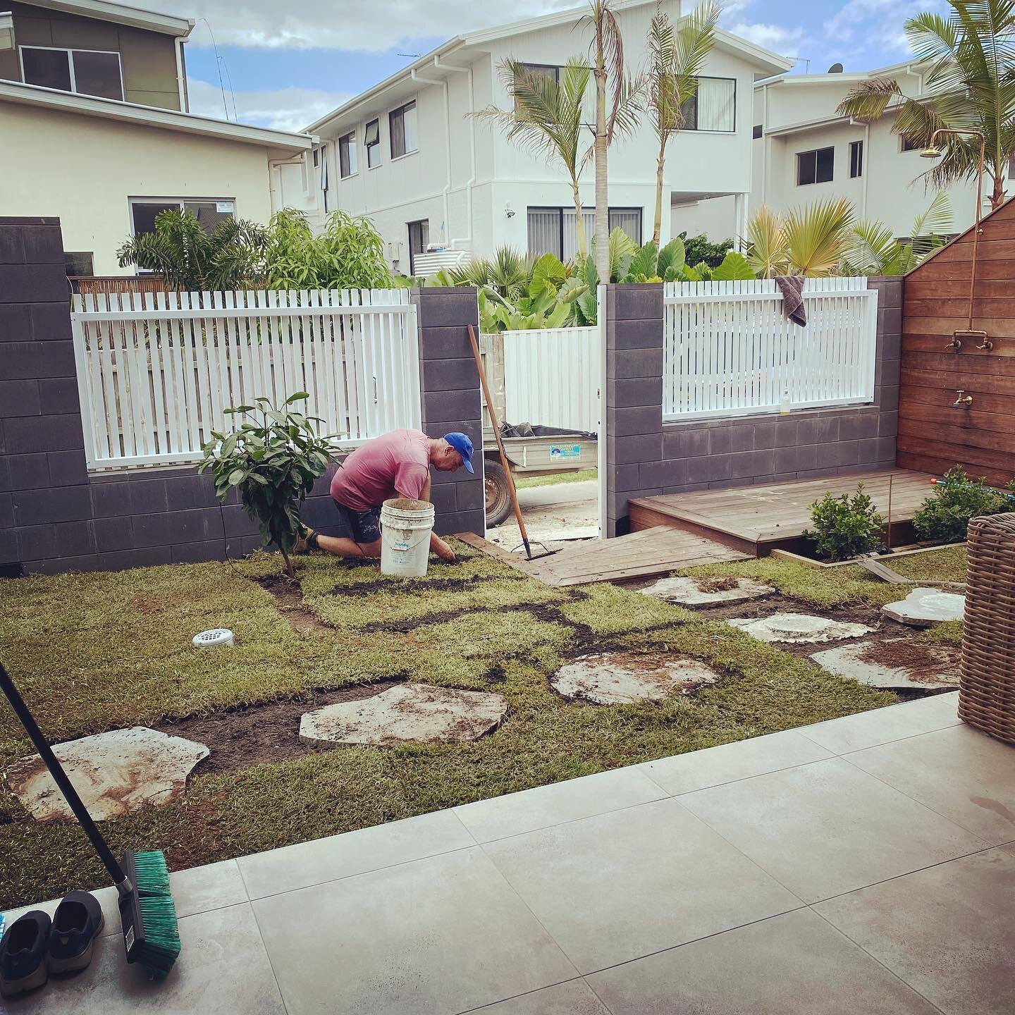 We are sooo close 🙌🏼 #grass #landscaping #asona #asonaconstructions #firstbuild #kingscliff #carpentry #carpenter #building #tools #home #contractor #building #custom #construction #design #home #contractors #contractor #build #house #dreamhome #de