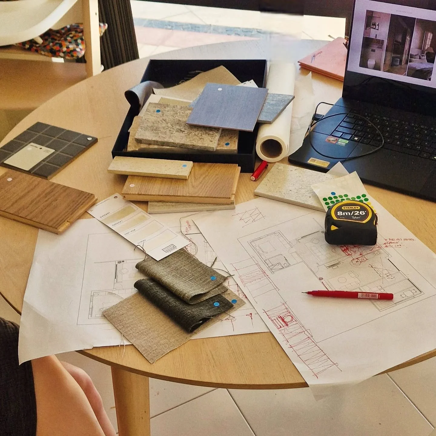 ✨ Aurea House ✨

Yesterday we shared the concept presentation and workshopped finishes with our clients: one of my favourite parts of the process.

I always begin the session with a structured framework but it&rsquo;s when clients join in, exploring 