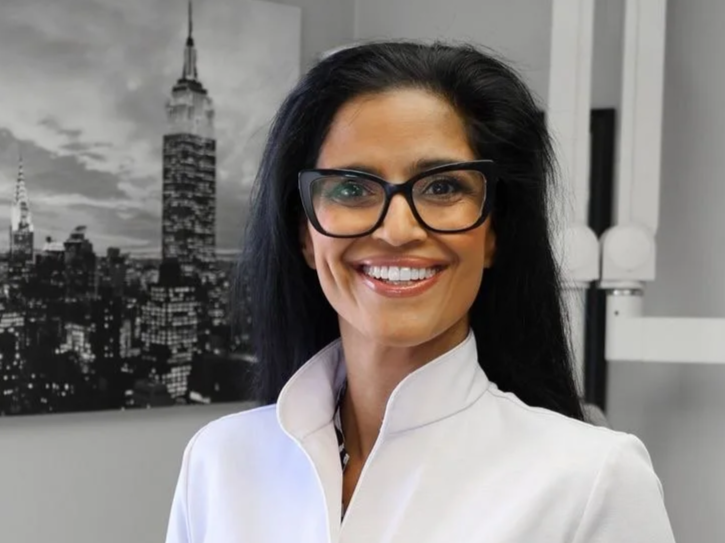 Dr. Dosanjh: certified orthodontist, acclaimed, retainer expert, craniofacial team, evidence-based treatment, Montreal clinic.