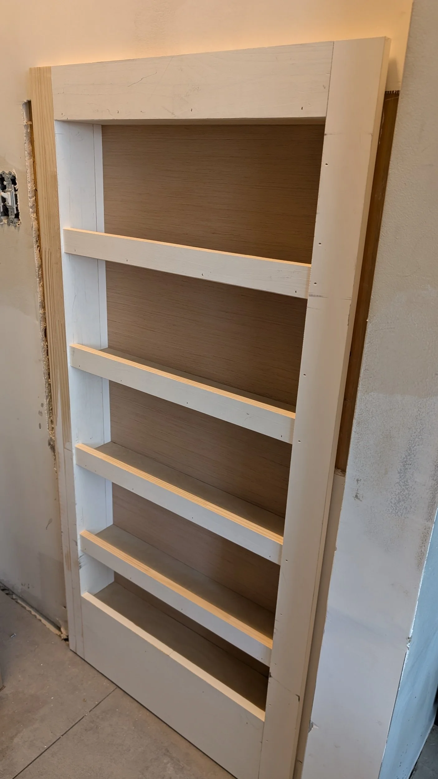 Hidden_door_spice_rack_2.jpg