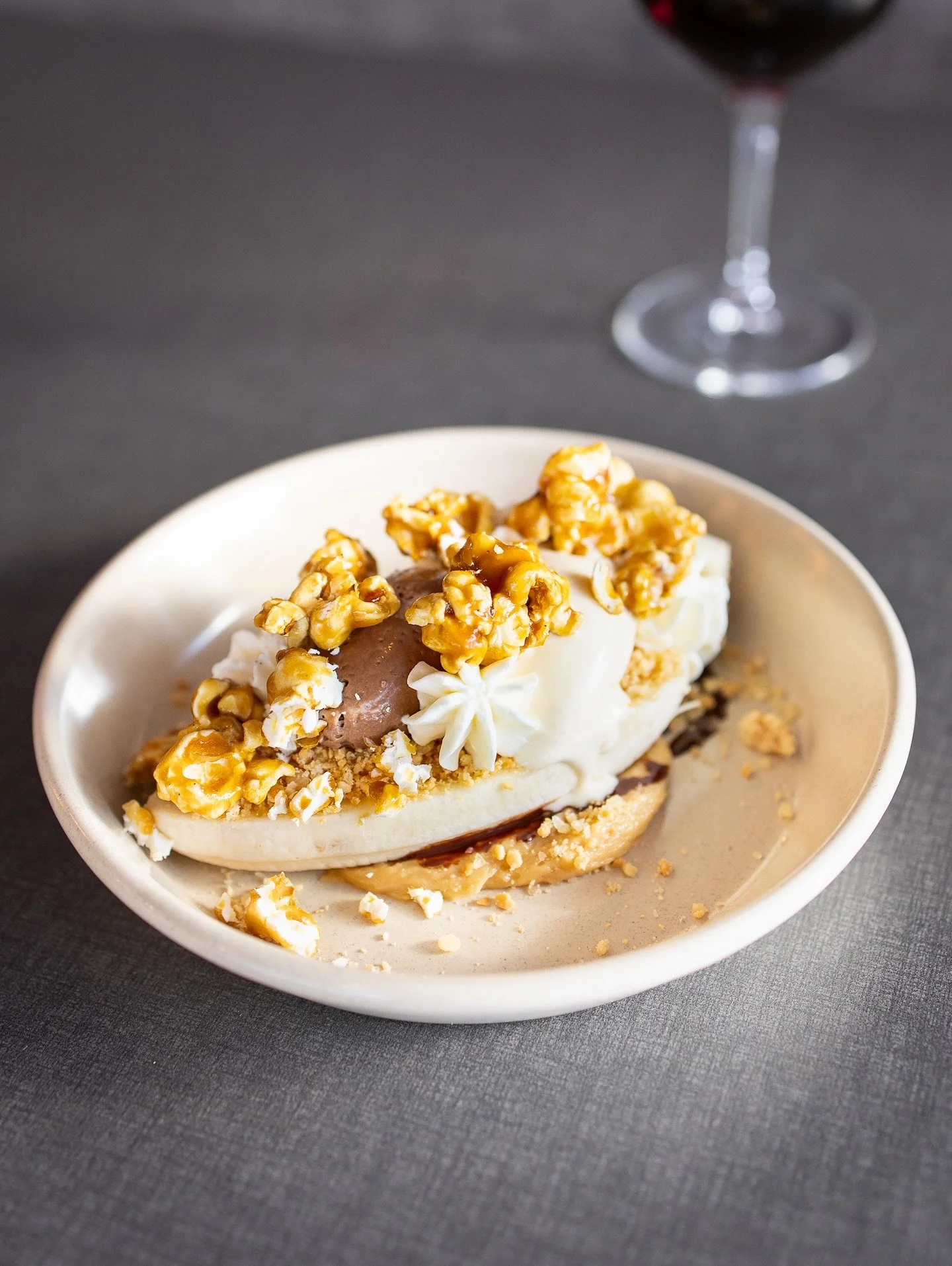 Our infamous Banana Split dessert is back for the month of October &ndash; and even better, now you can come in just for dessert if you feel like it, thanks to our new format &agrave; la carte menu!

This crowd favourite features banana, chocolate mo