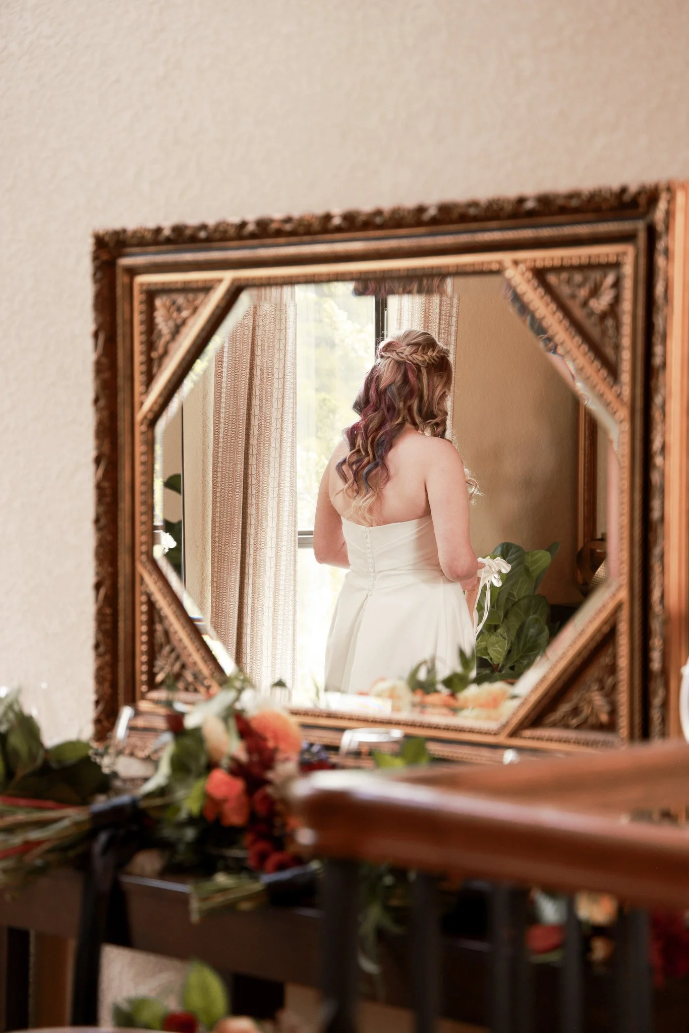 bride-in-the-mirror-dallas-wedding-photographer-fort-worth-texas.jpg