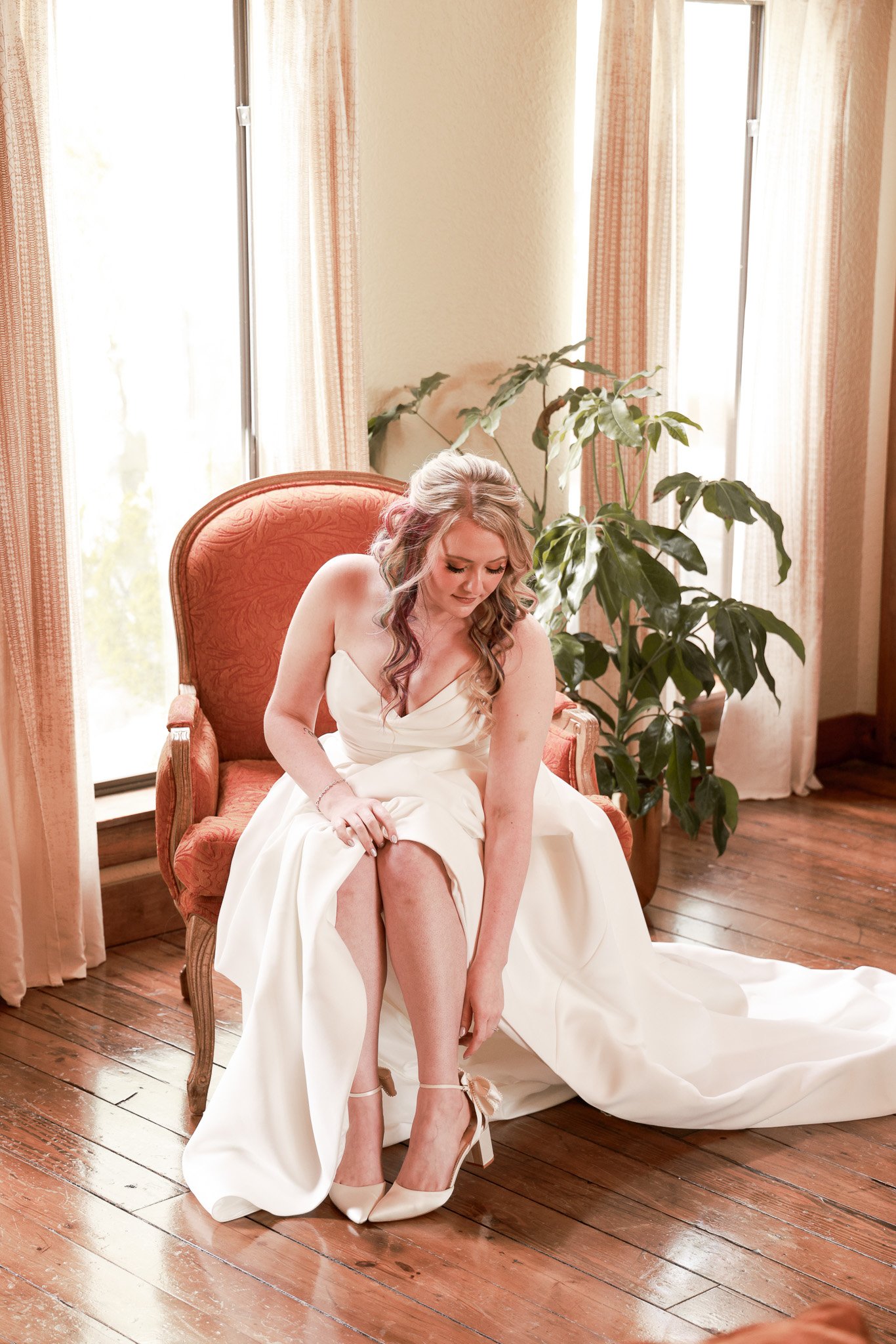 getting-ready-best-dfw-wedding-photographer-ejam-photography.jpg