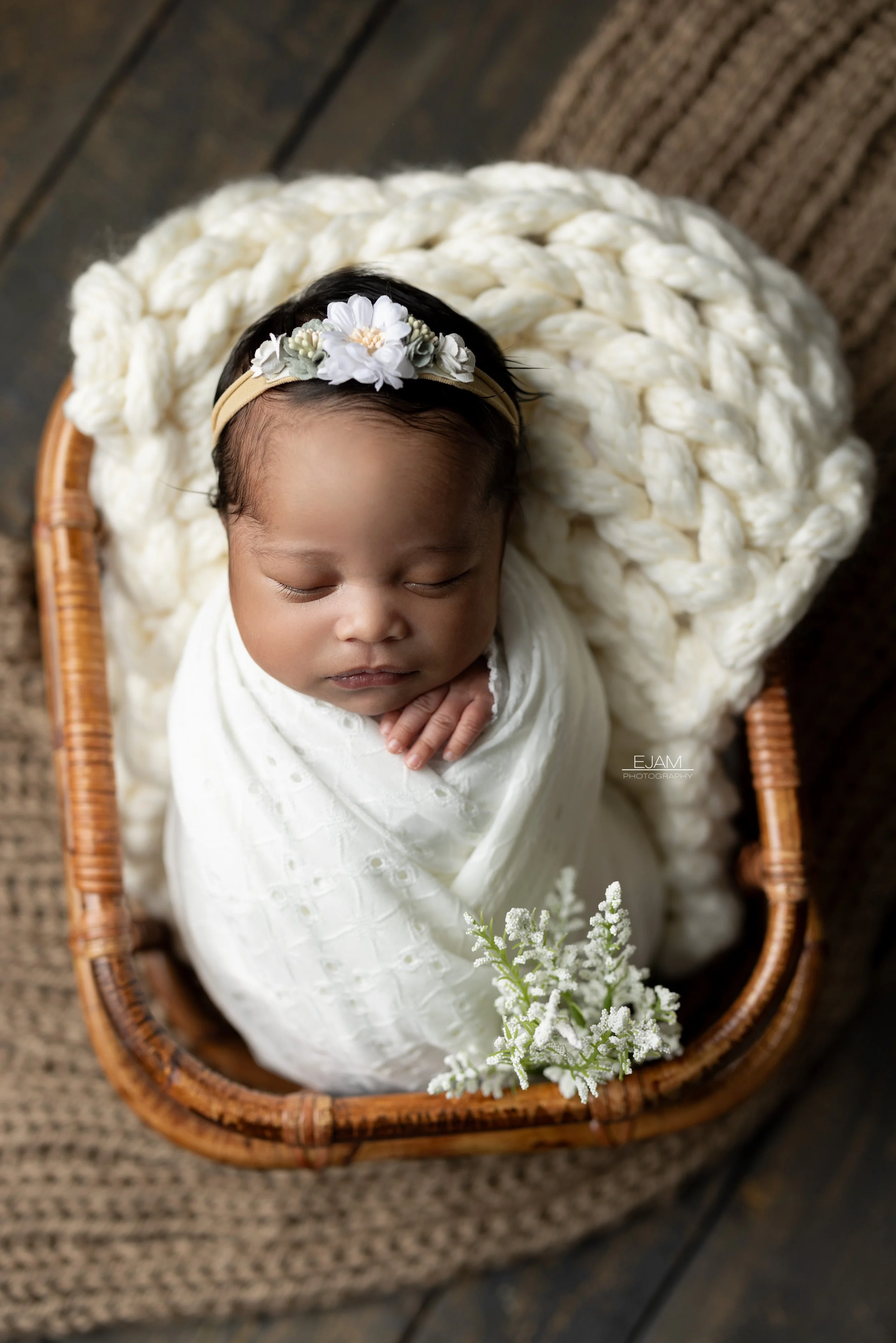 BEST NEWBORN PHOTOGRAPHER NEAR ME | FORT WORTH NEWBORN PHOTOGRAPHER | DALLAS BEST NEWBORN PHOTOGRAPHER