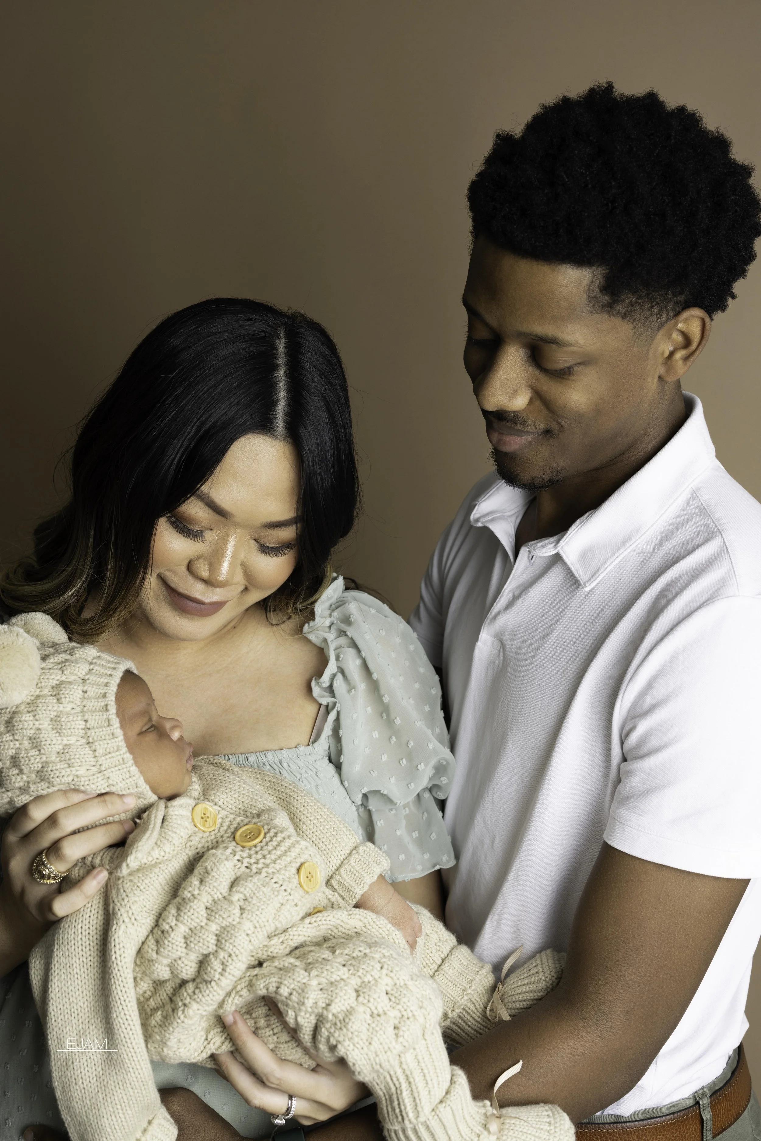 Dallas newborn and family photographer. Best Fort Worth newborn photographer. DFW newborn photographer.