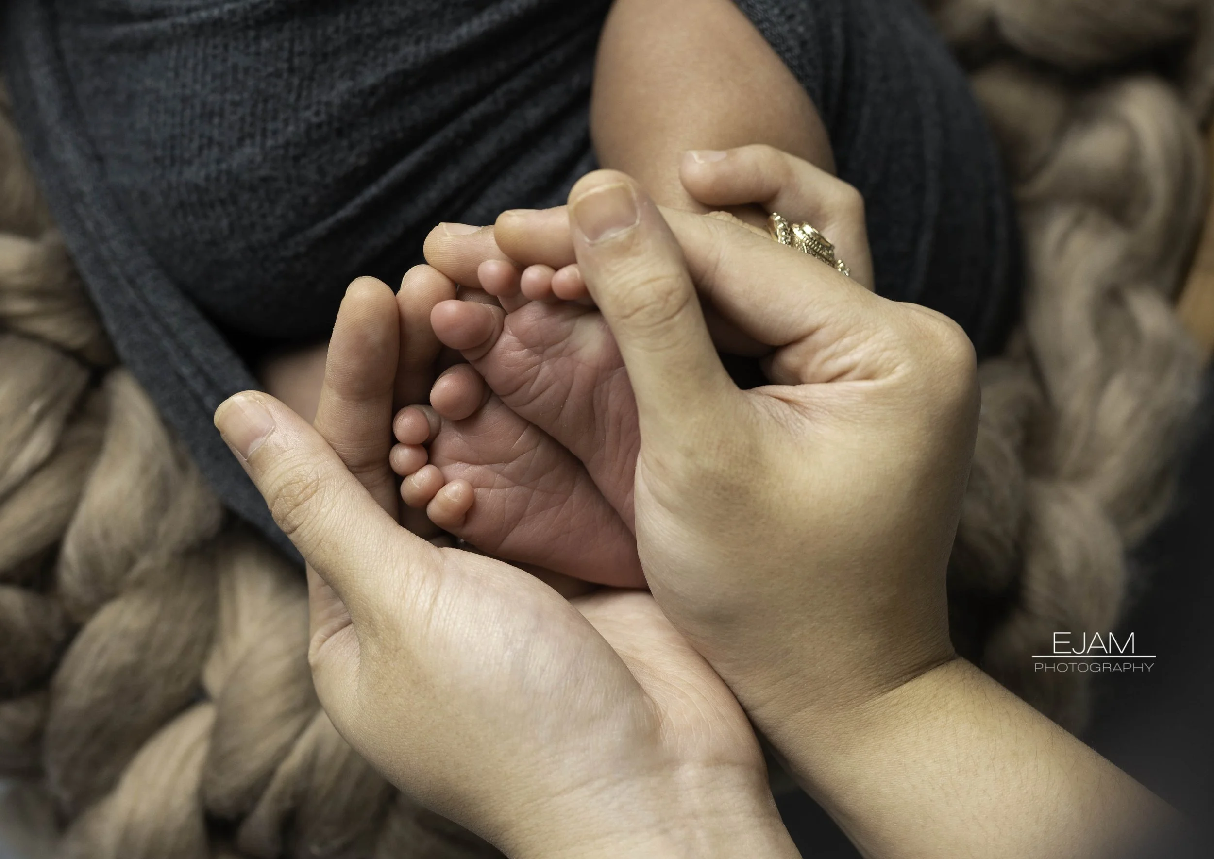 best newborn photographer in Dallas Texas, best newborn photographer in the dfw area.