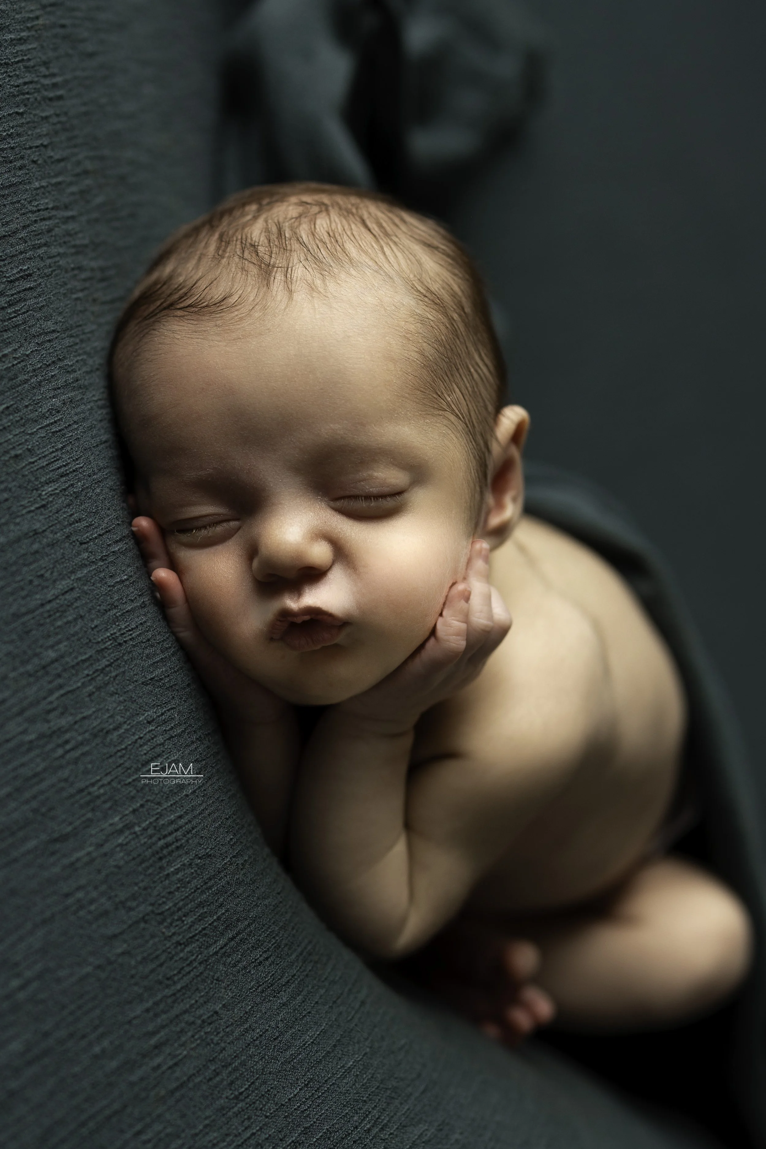 newborn froggy posed. Dallas posed newborn photographer. Southlake, Texas newborn photographer. Fort Worth posed newborn photographer.