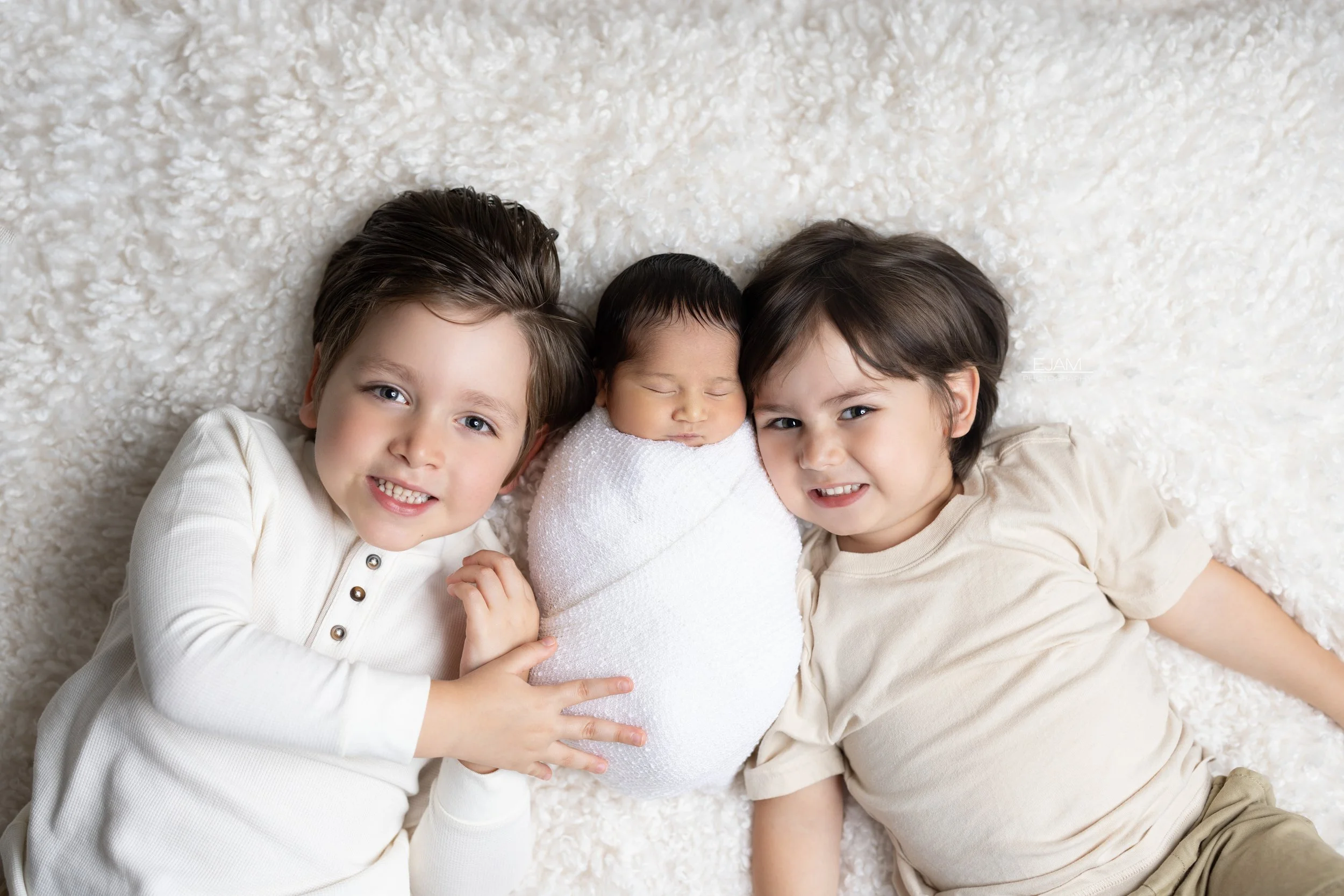 Best Dallas newborn photographer. Fort Worth family photographer. DFW newborn photographer.