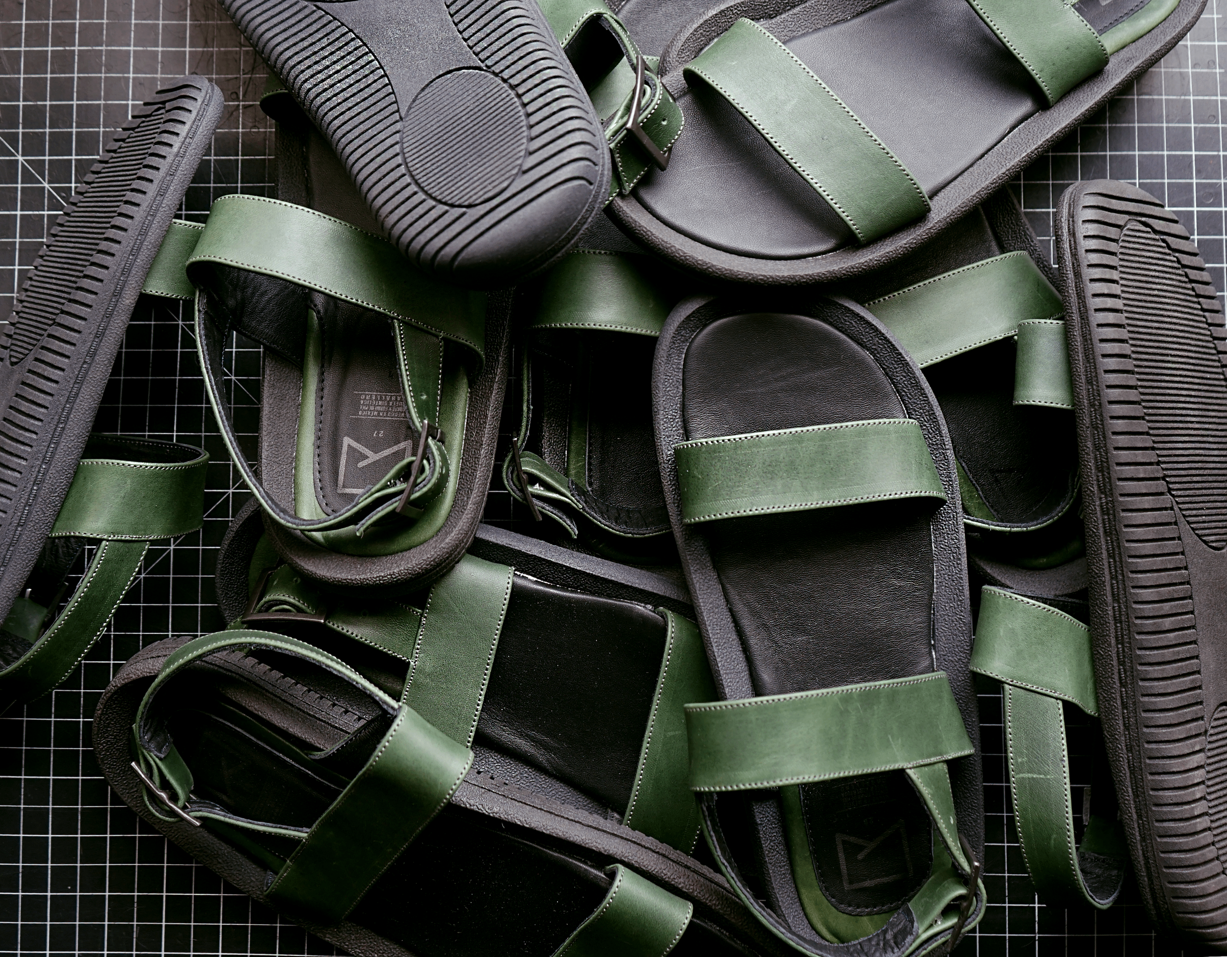 ¡Sandalias Azabache!